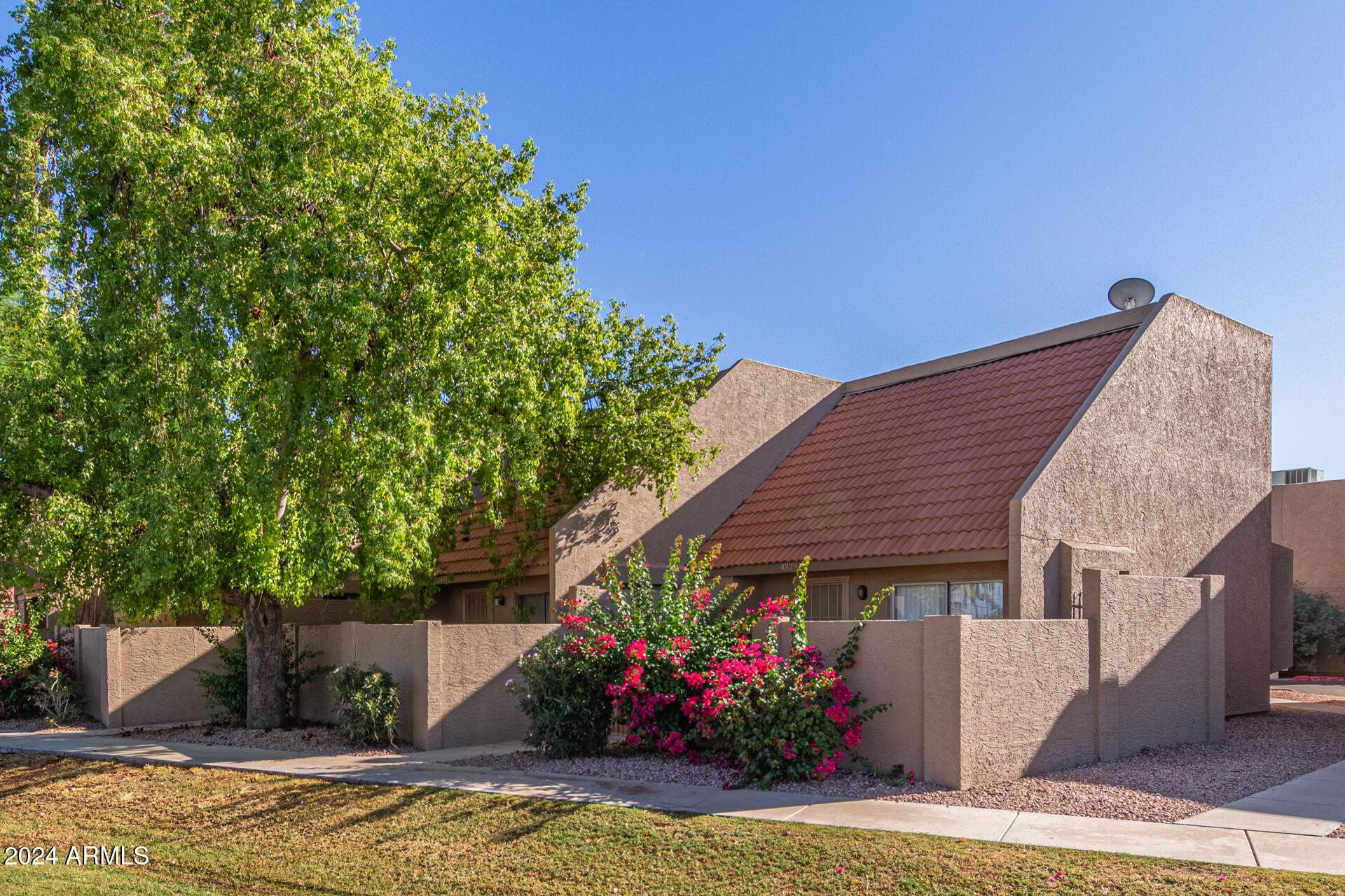 Photo one of 7444 N 43Rd Ln Glendale AZ 85301 | MLS 6815745