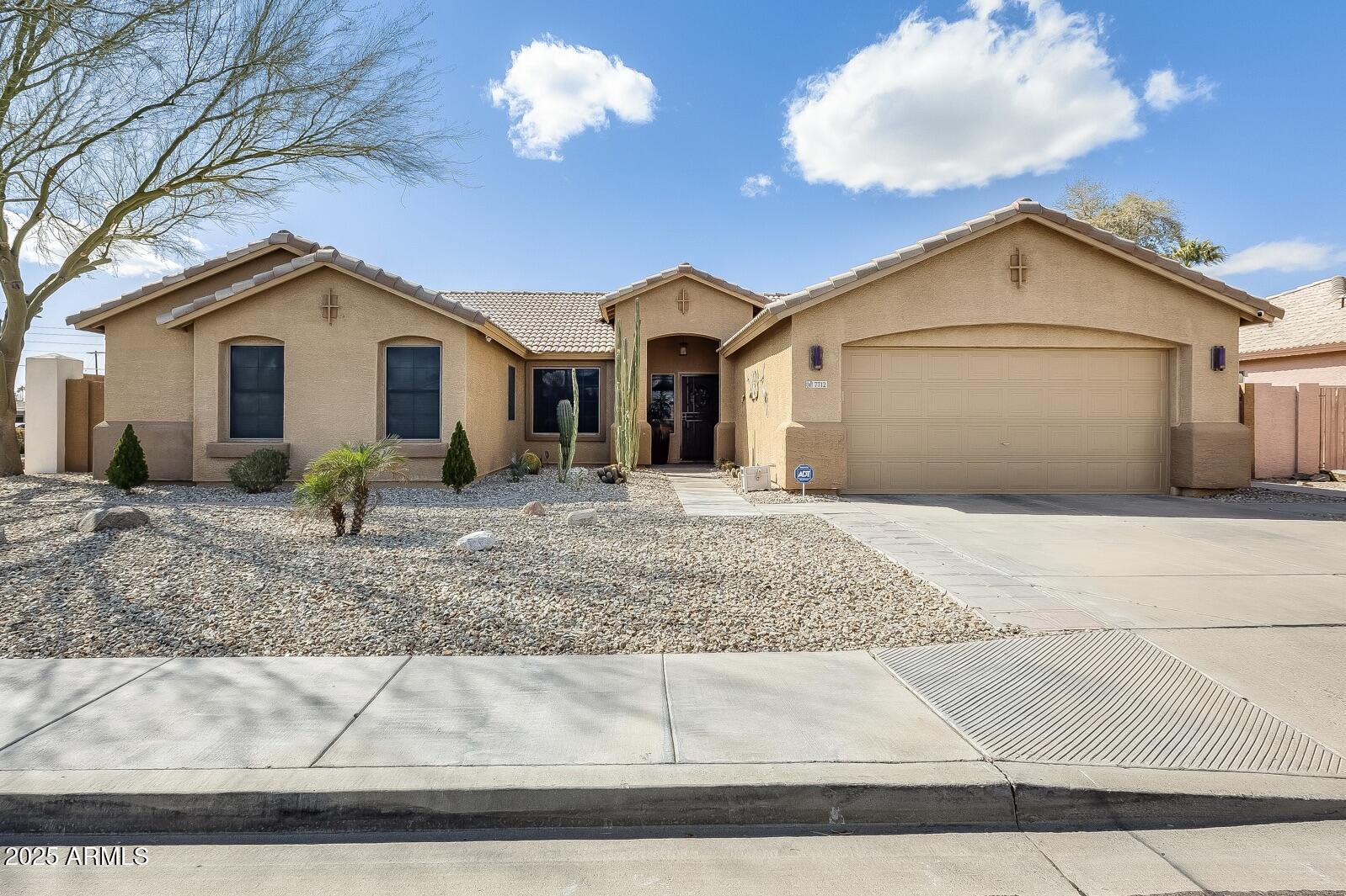 Photo one of 7712 N 54Th Ln Glendale AZ 85301 | MLS 6824328