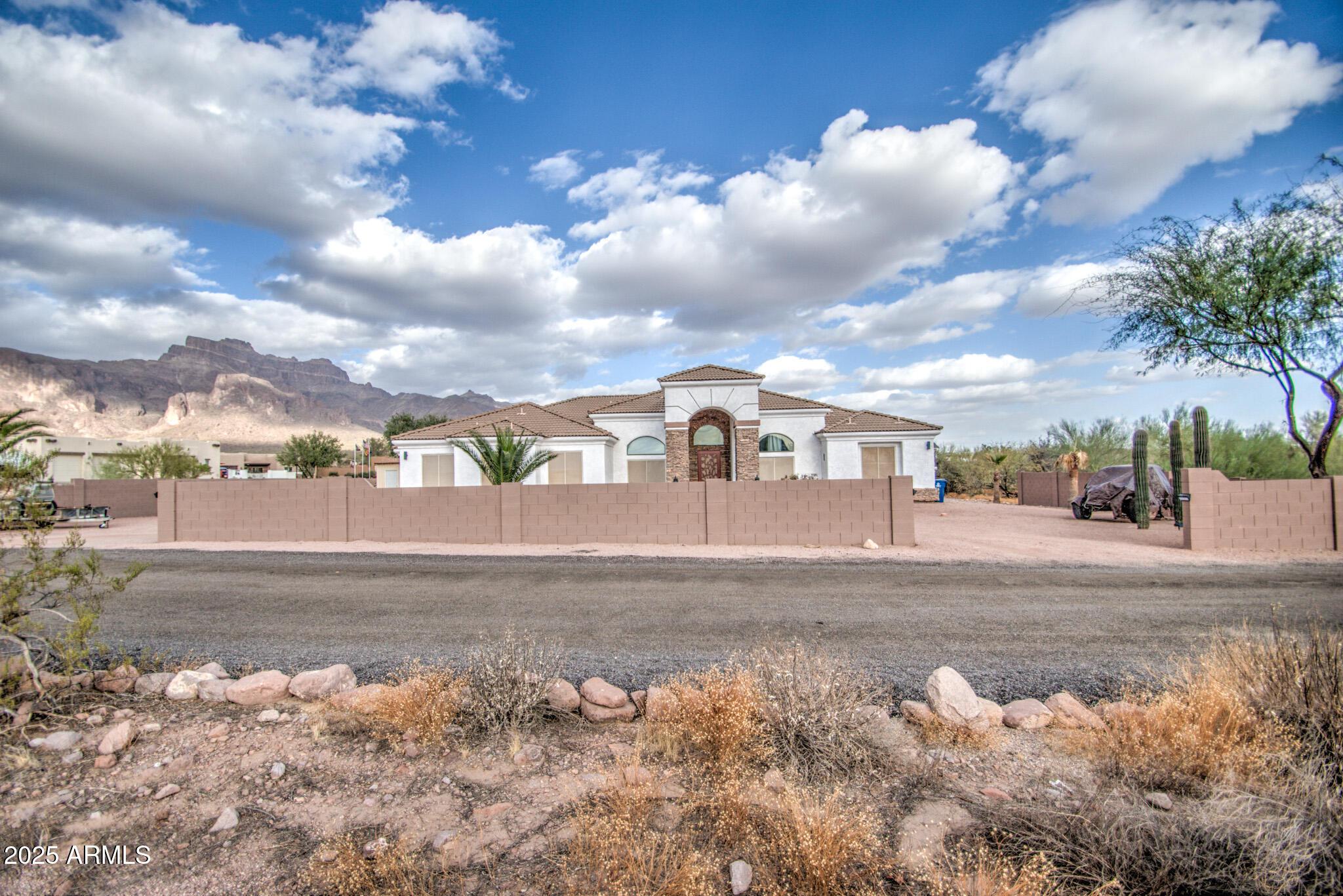 Photo one of 529 S Val Vista Rd Apache Junction AZ 85119 | MLS 6830431