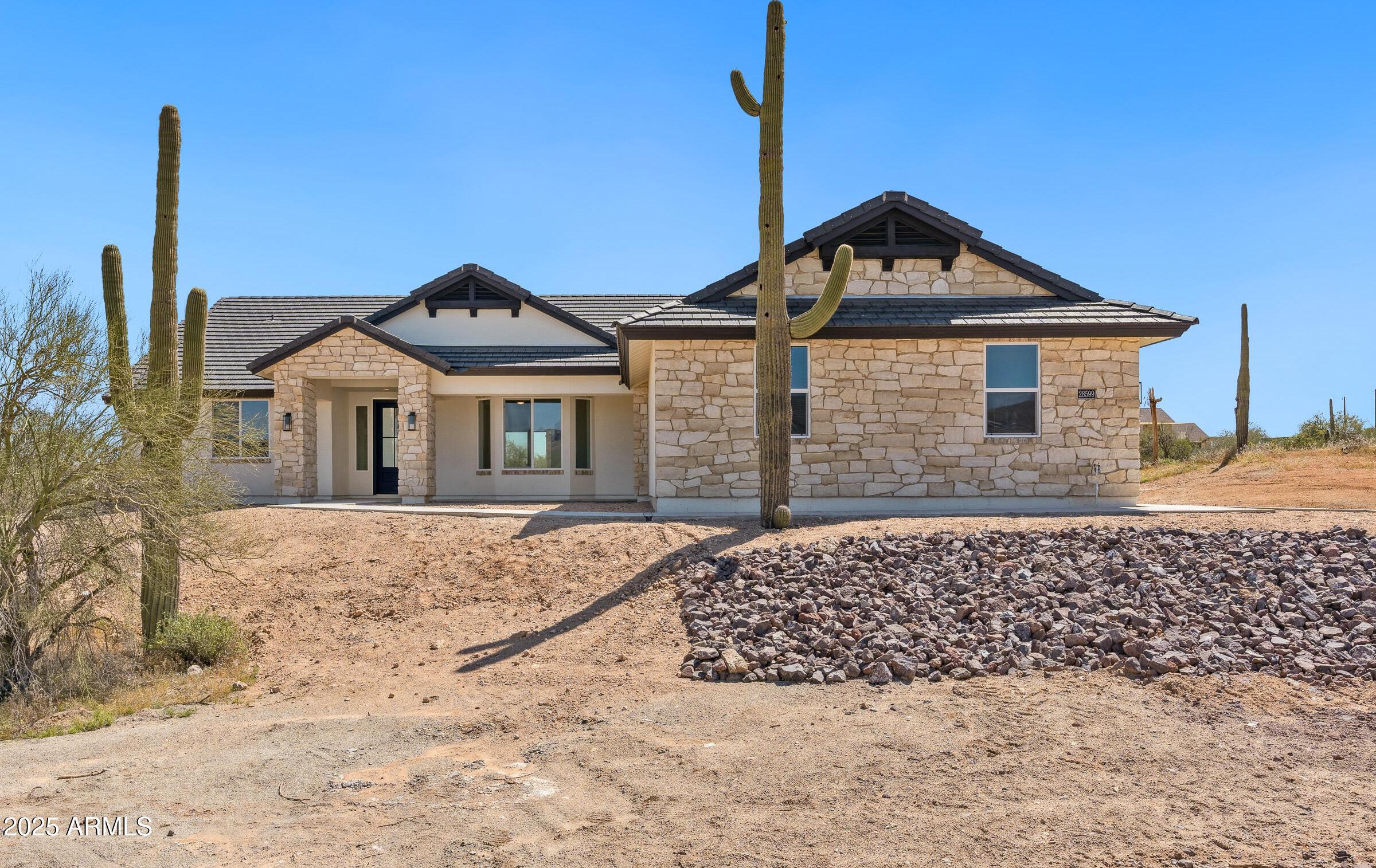 Photo one of 740 W Patrick Pl San Tan Valley AZ 85143 | MLS 6830440