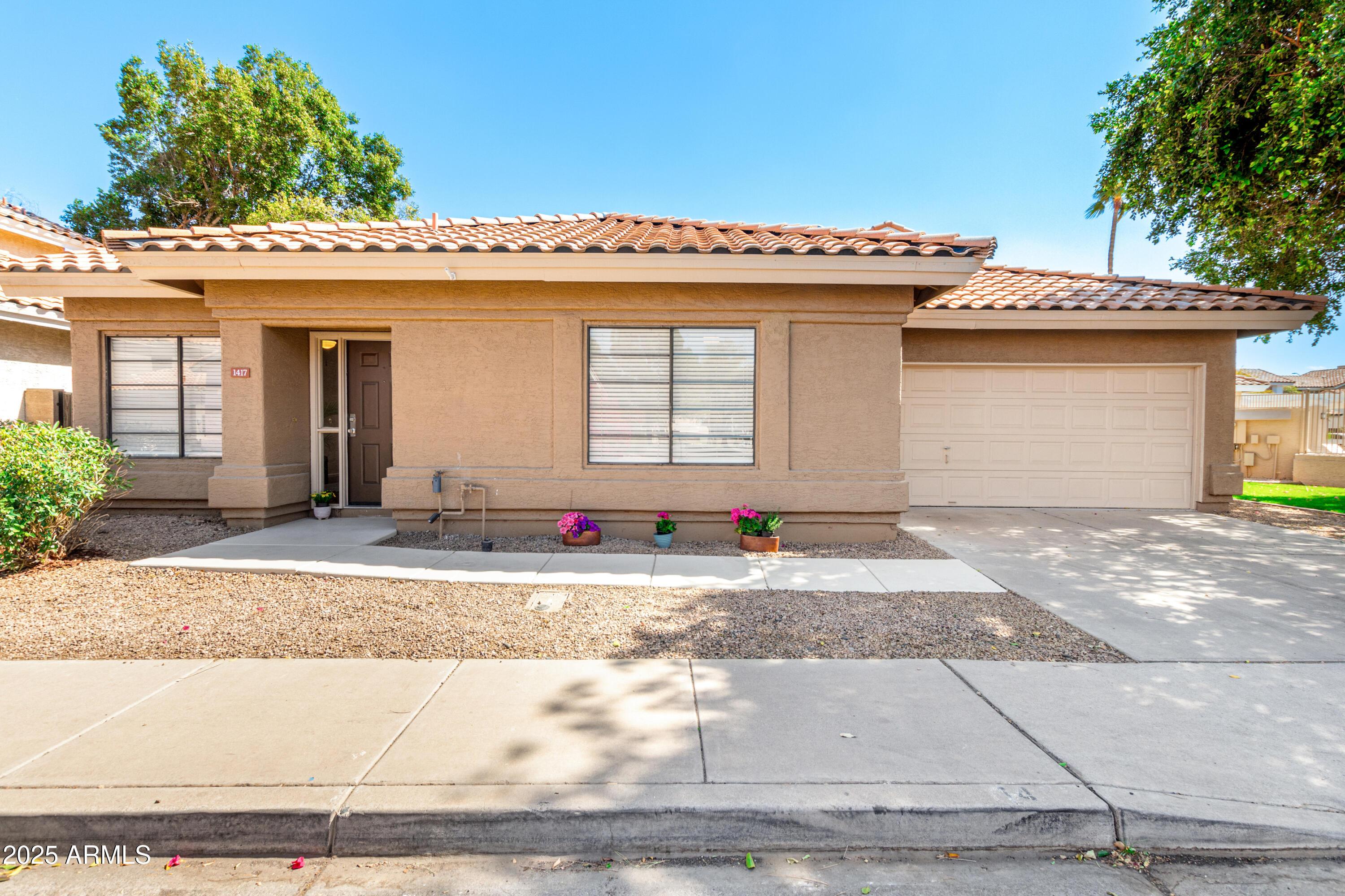 Photo one of 1417 N Brittany Ln Gilbert AZ 85233 | MLS 6830856