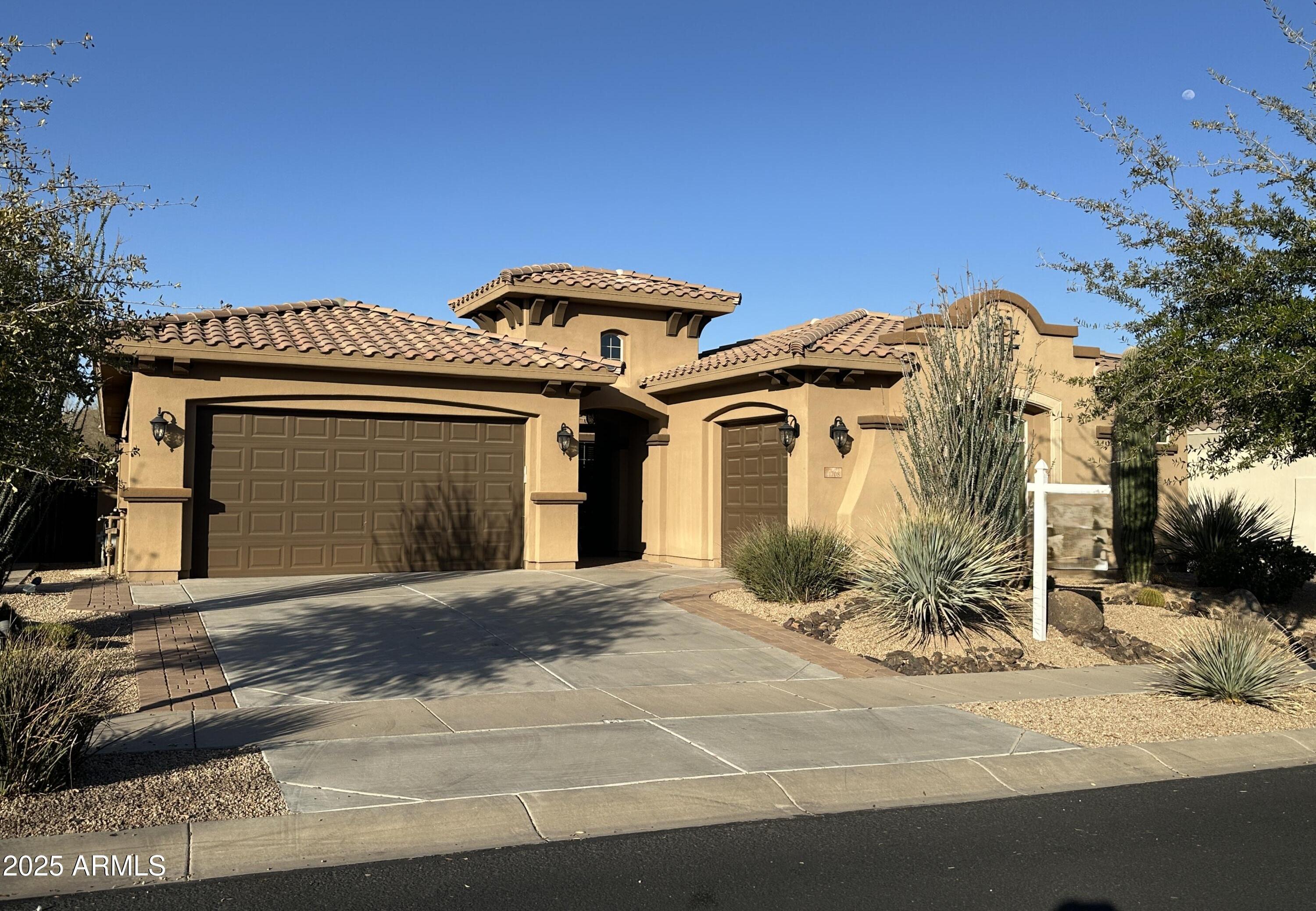 Photo one of 1708 W Dusty Wren Dr Phoenix AZ 85085 | MLS 6832181