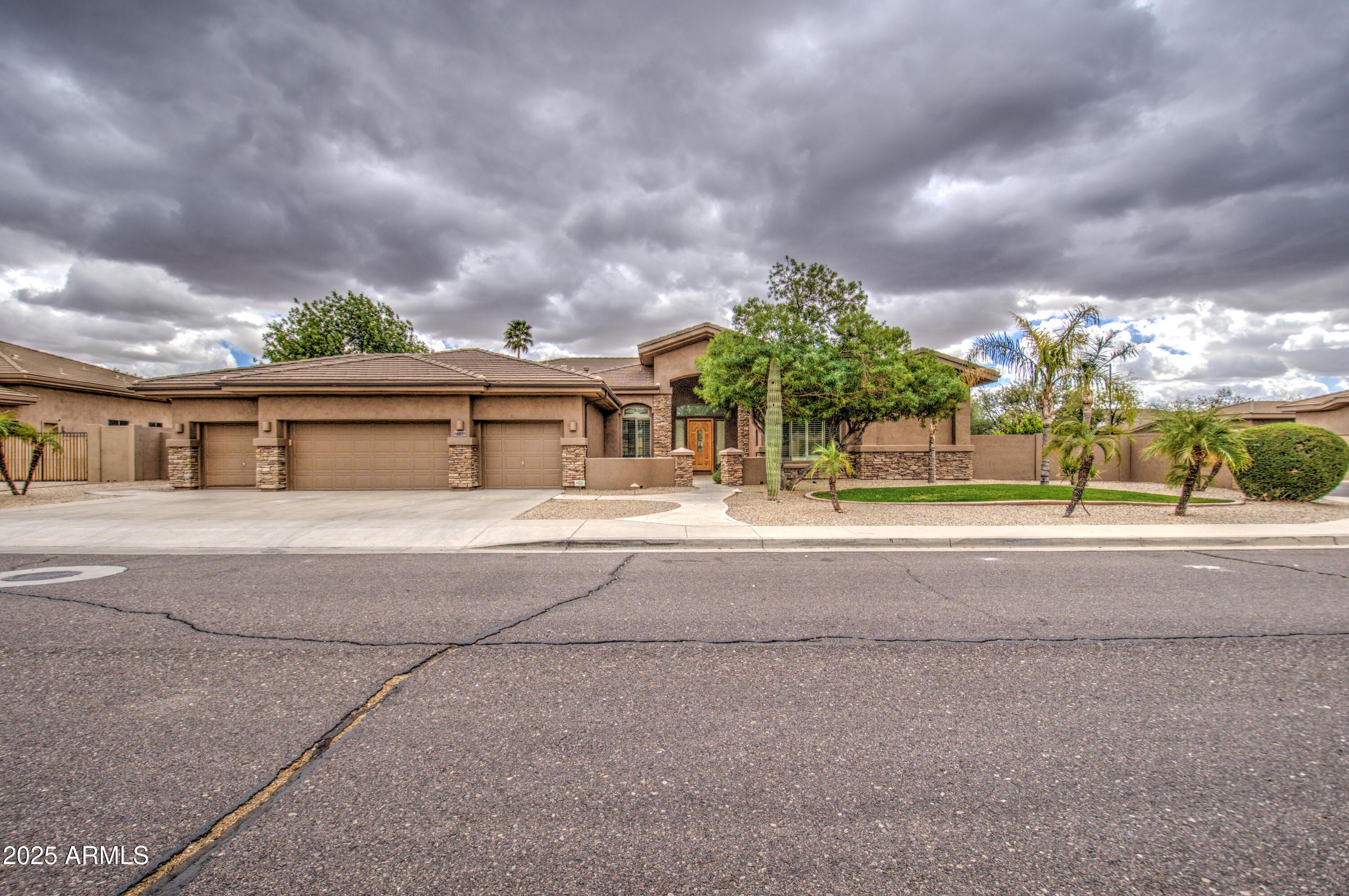 Photo one of 4417 W Lawler Loop Phoenix AZ 85083 | MLS 6832155