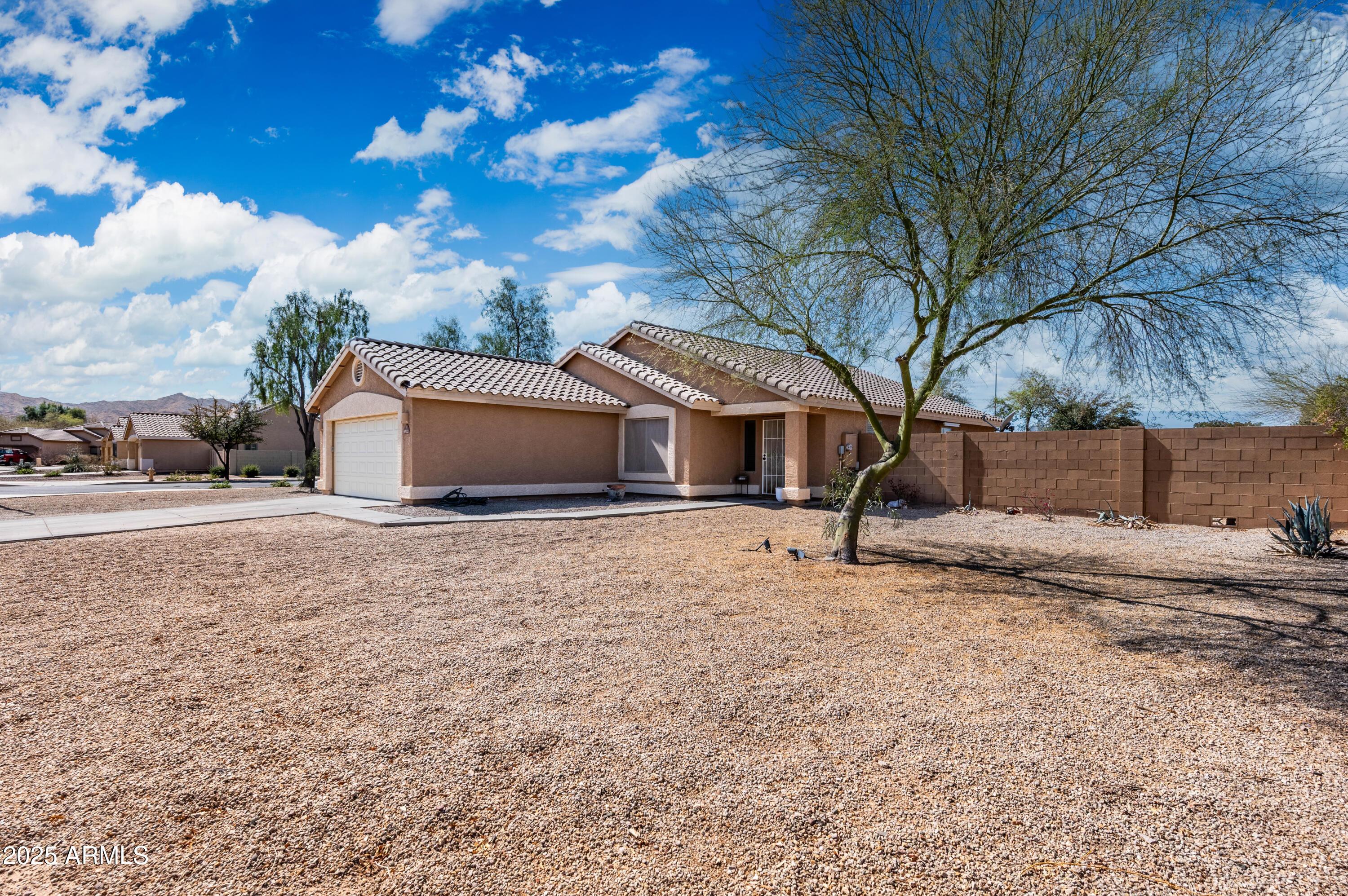 Photo one of 6922 S 26Th Ln Phoenix AZ 85041 | MLS 6832347