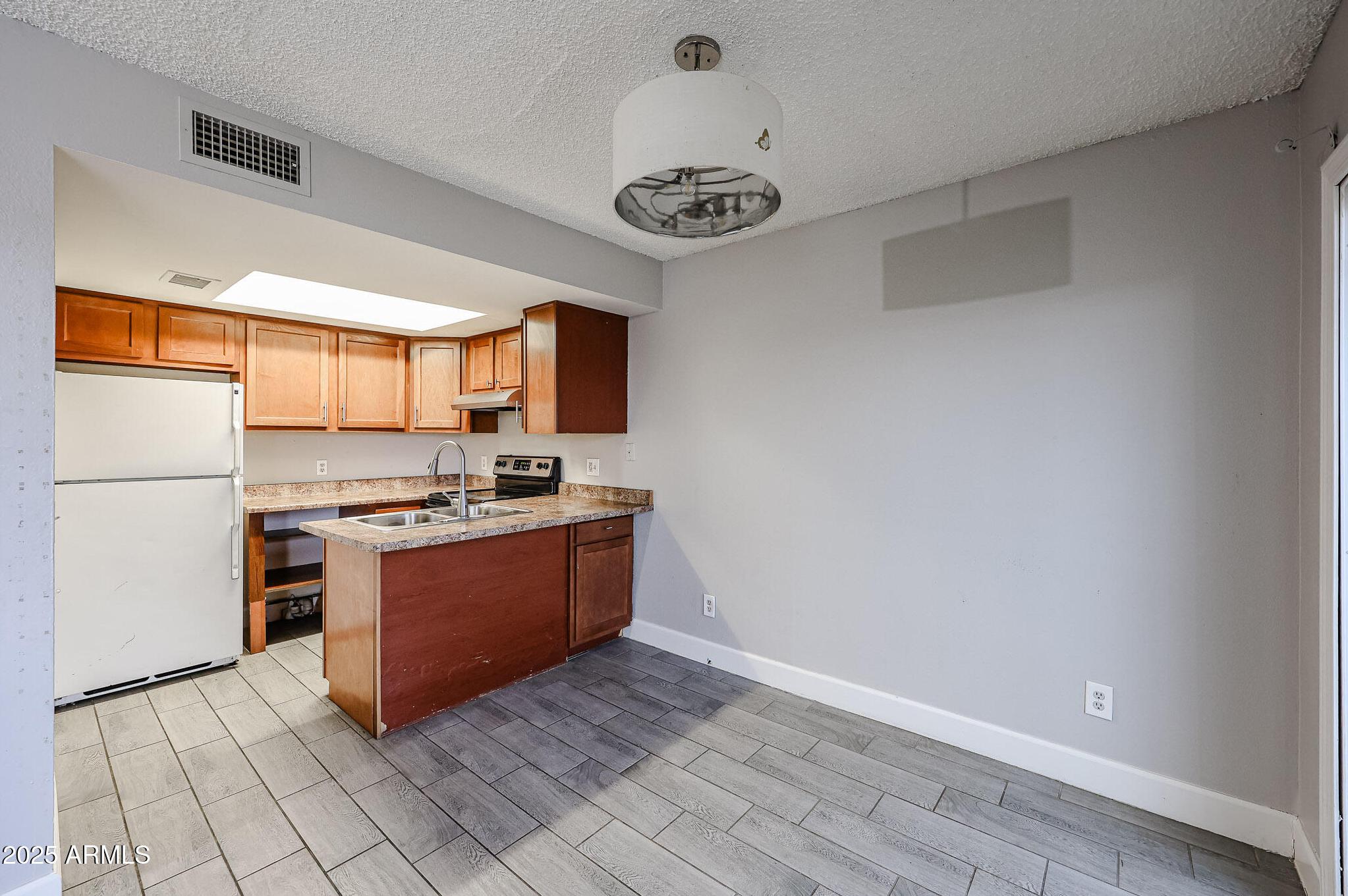 Photo one of 10411 N 11Th Ave # 28 Phoenix AZ 85021 | MLS 6832788