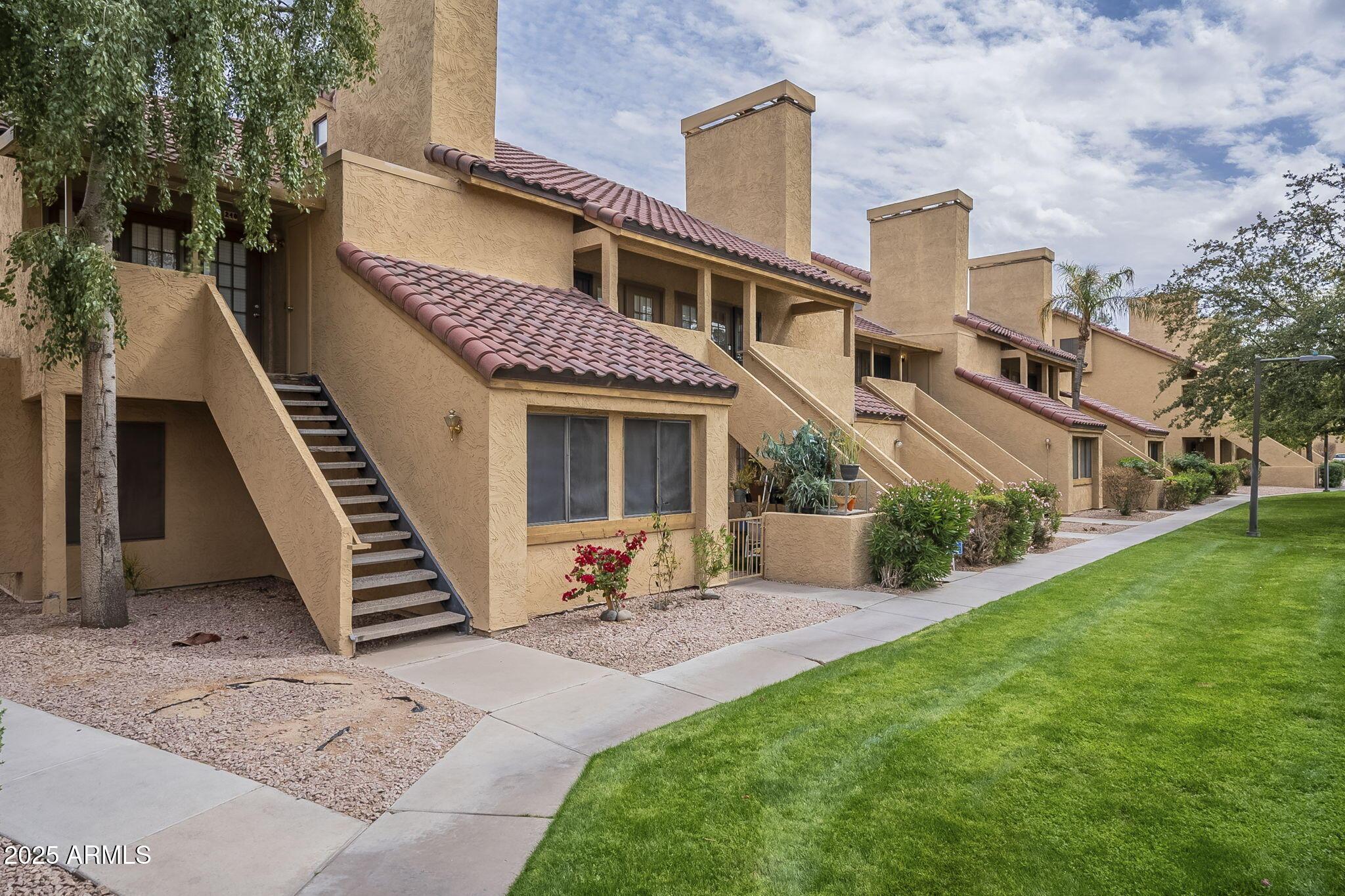 Photo one of 4901 S Calle Los Cerros Dr # 236 Tempe AZ 85282 | MLS 6833984
