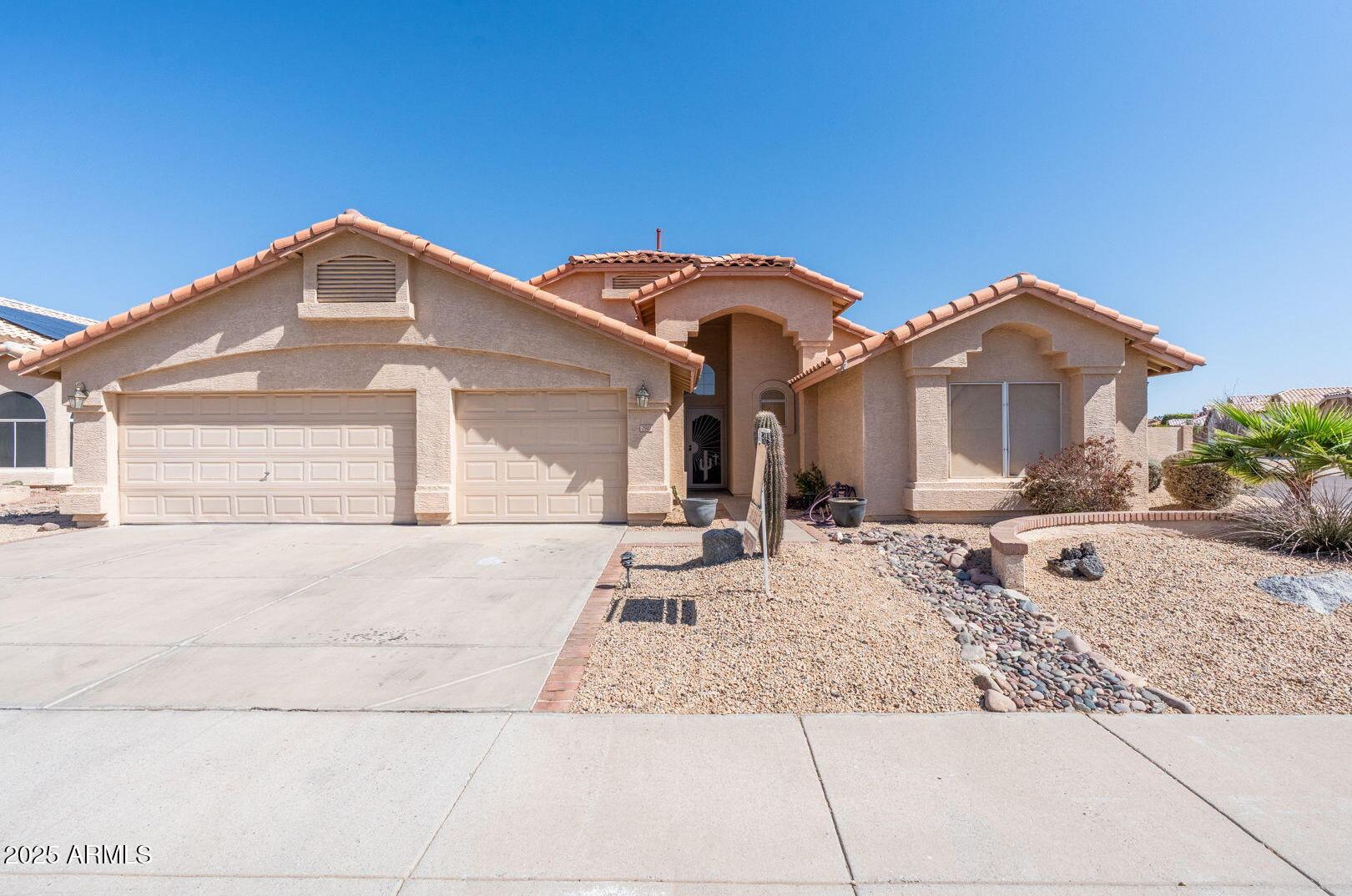 Photo one of 7910 W Adobe Dr Glendale AZ 85308 | MLS 6834126