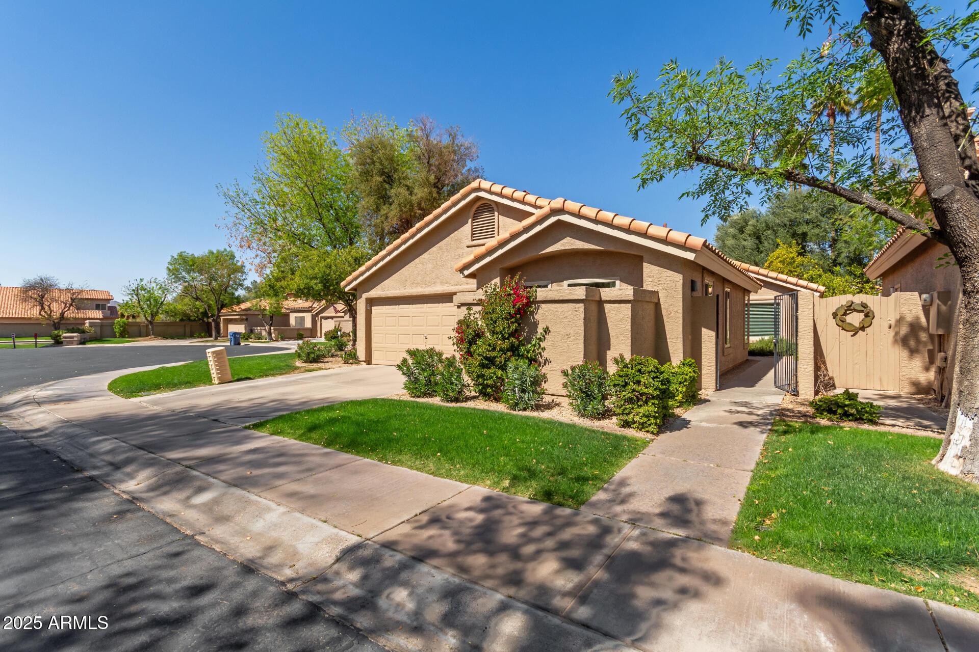 Photo one of 32 E Dawn Dr Tempe AZ 85284 | MLS 6834595