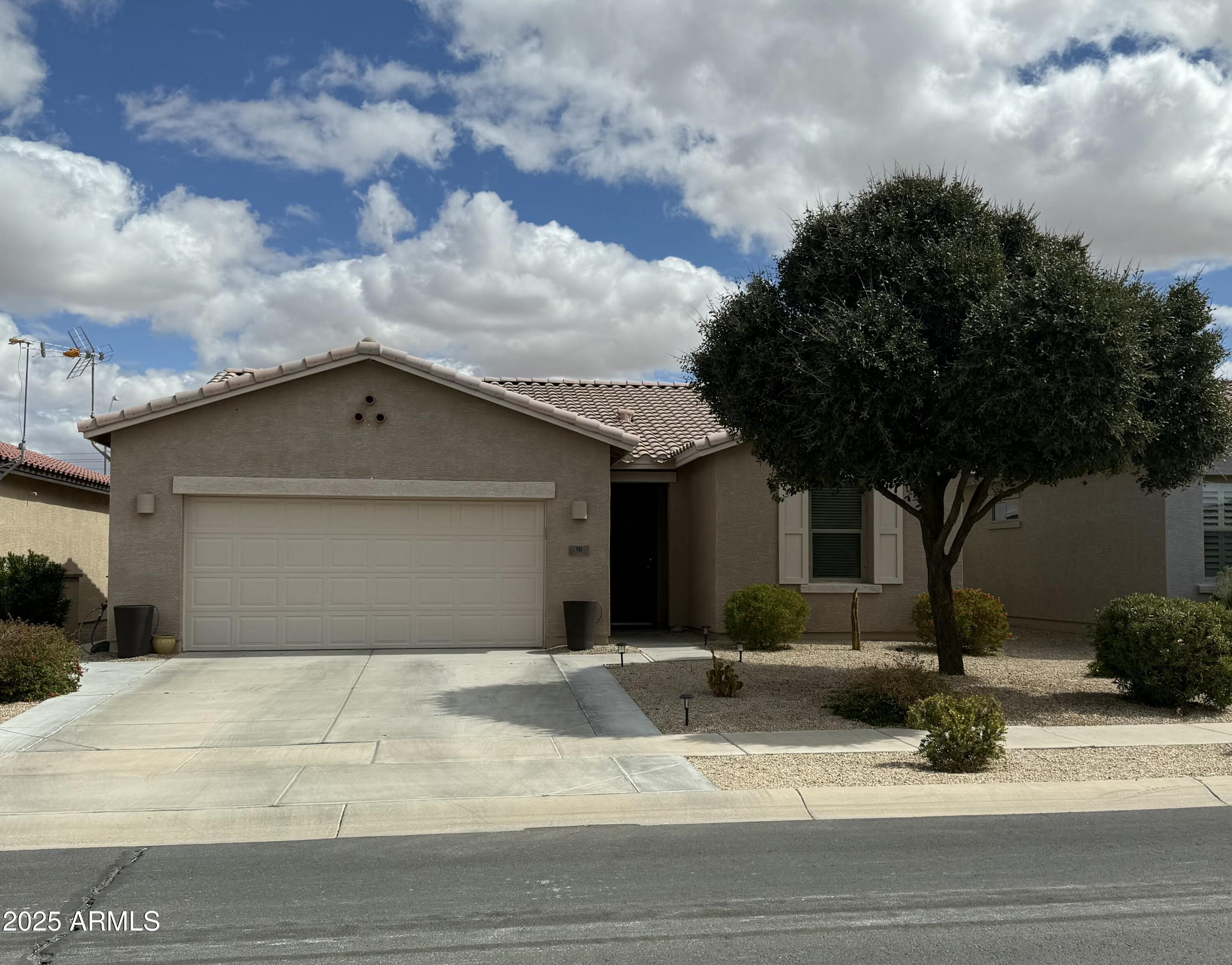 Photo one of 10 N Agua Fria Ln Casa Grande AZ 85194 | MLS 6835008