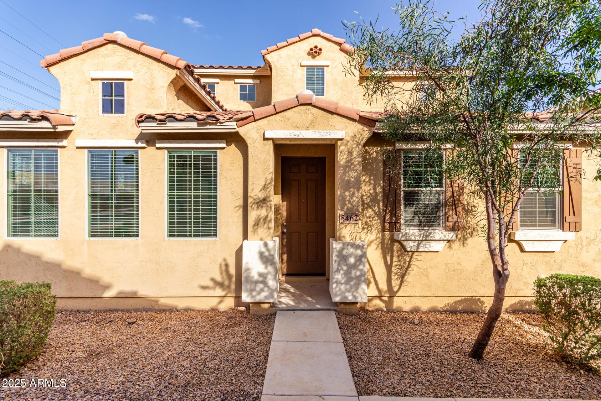 Photo one of 5462 W Fulton St Phoenix AZ 85043 | MLS 6835055