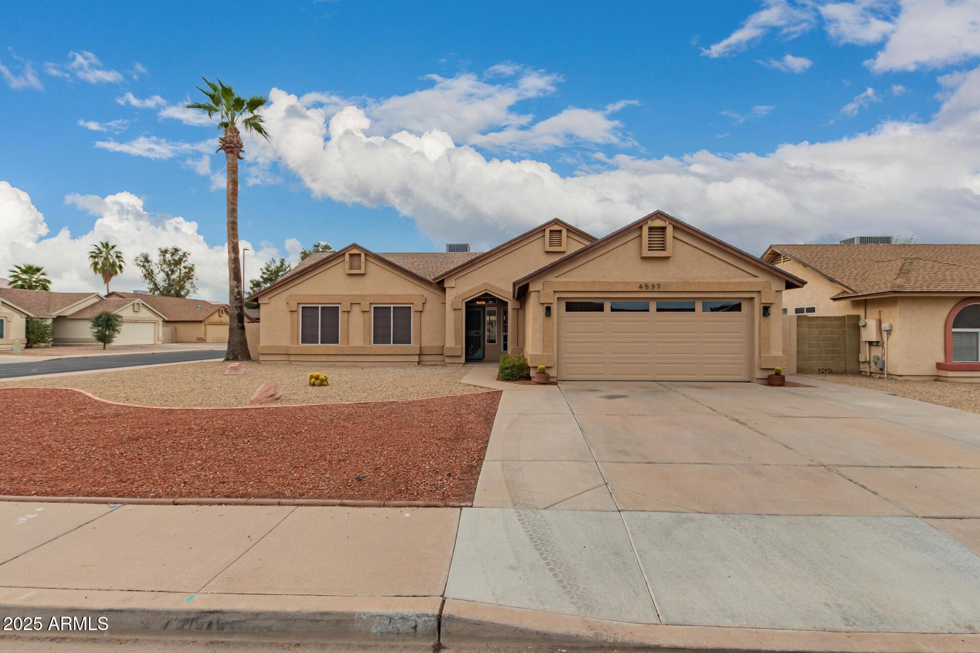 Photo one of 4537 E Towne Ln Gilbert AZ 85234 | MLS 6835964