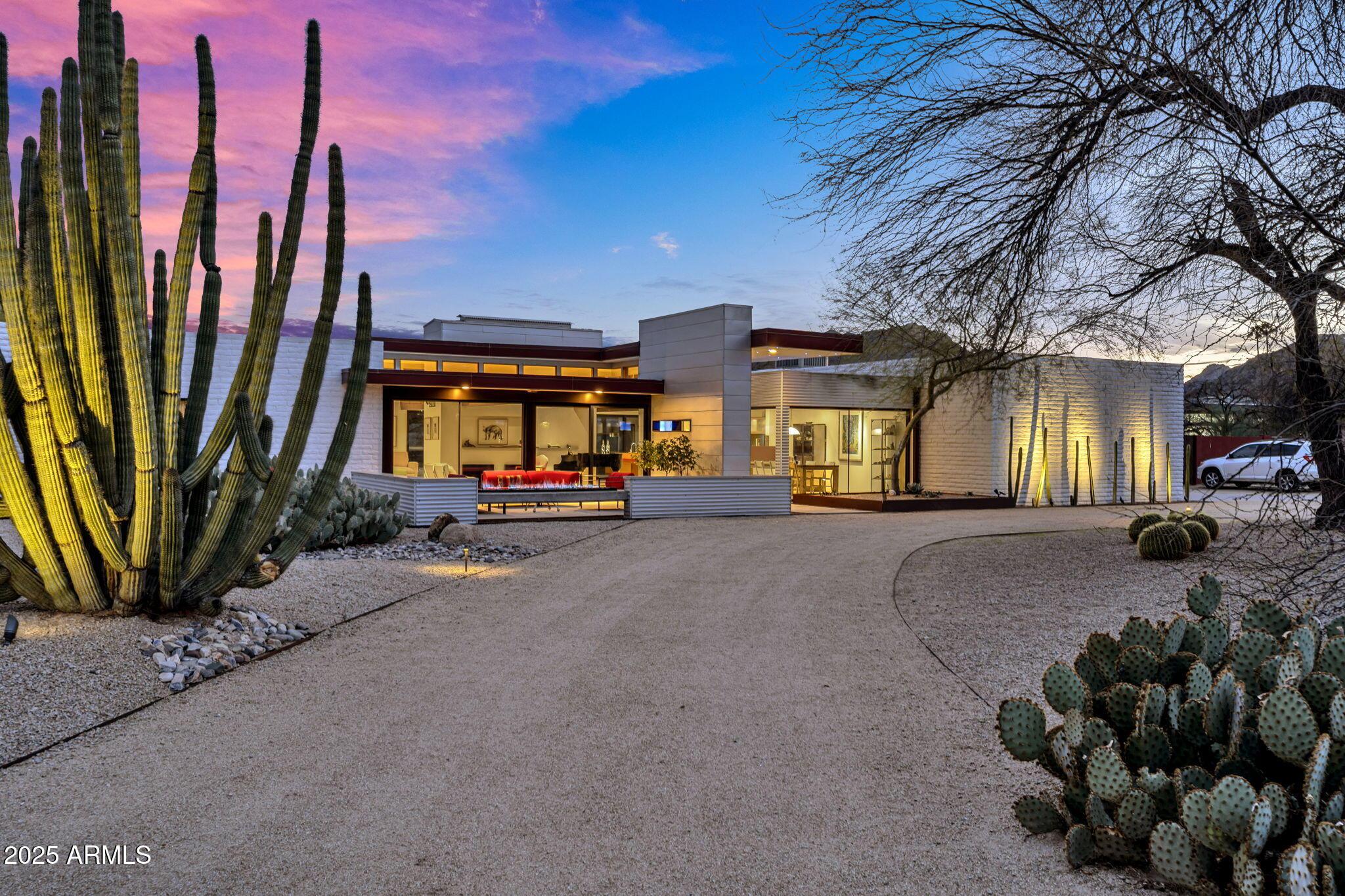 Photo one of 5033 E Turquoise Ave Paradise Valley AZ 85253 | MLS 6838122