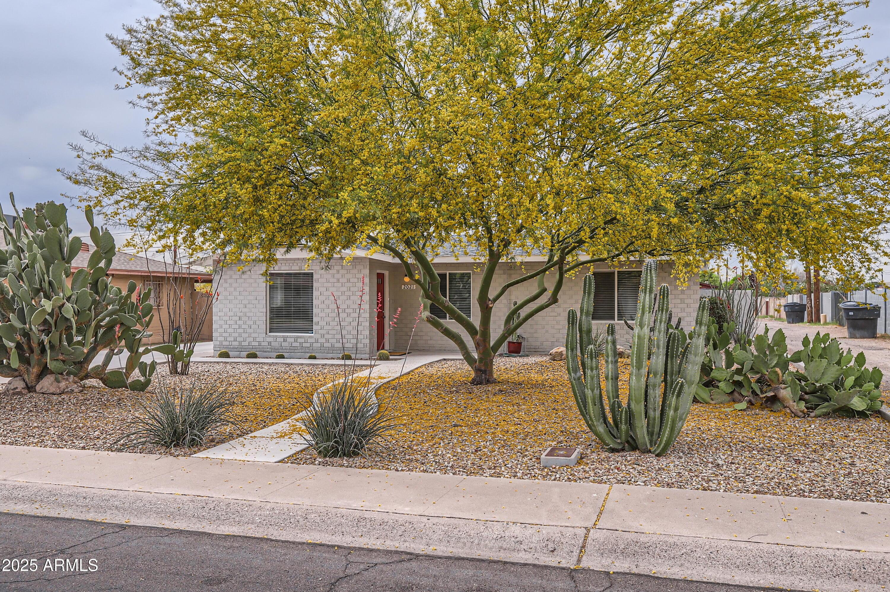 Photo one of 2021 W Clarendon Ave Phoenix AZ 85015 | MLS 6858145