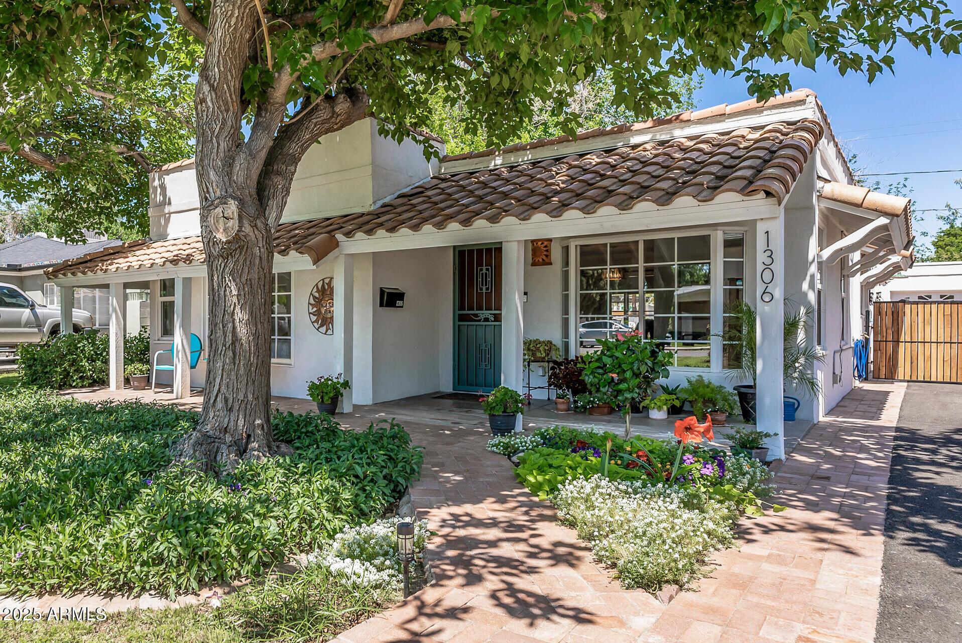 Photo one of 1306 W Heatherbrae Dr Phoenix AZ 85013 | MLS 6859968