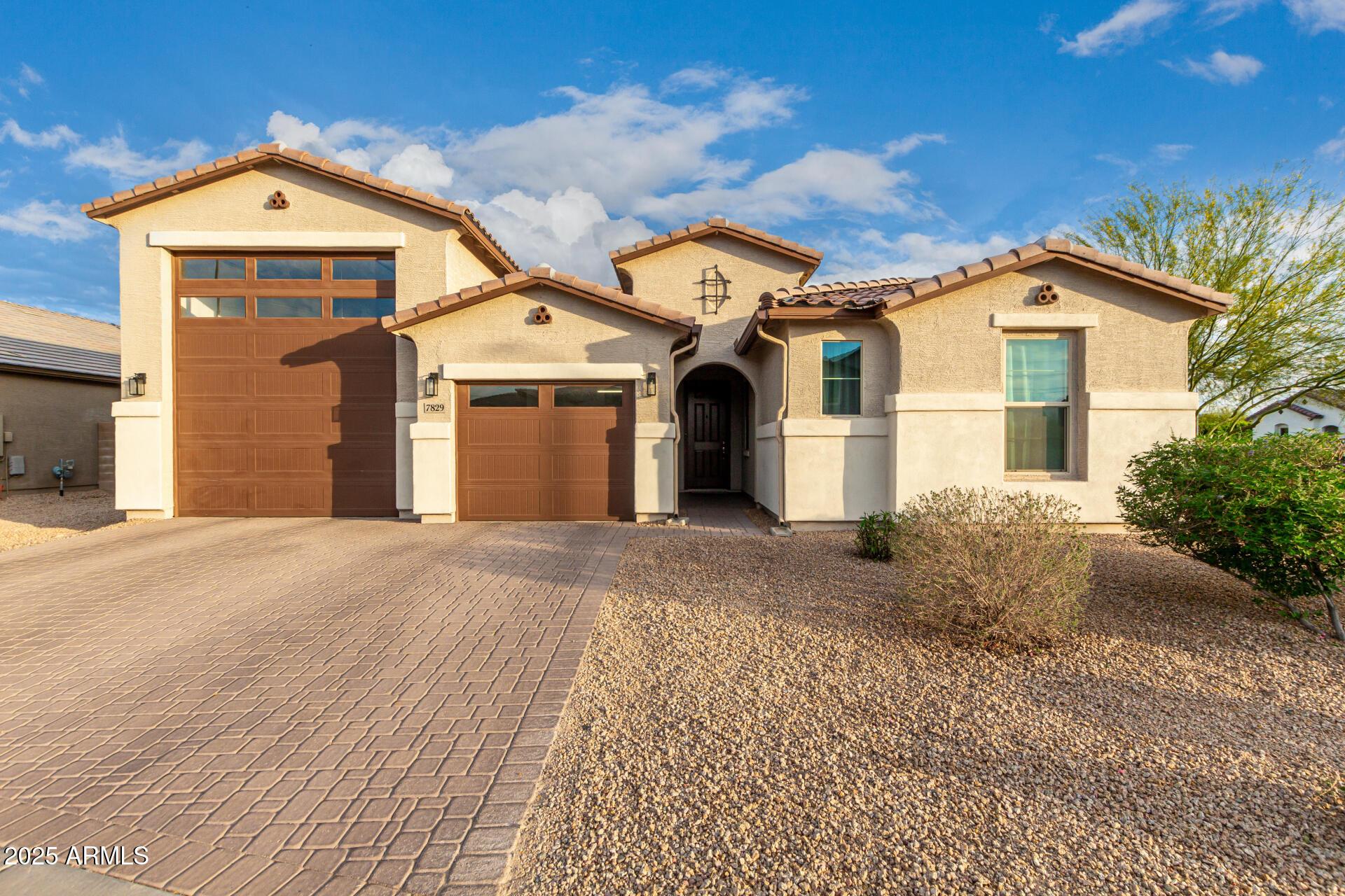 Photo one of 7829 W Warner St Phoenix AZ 85043 | MLS 6861438