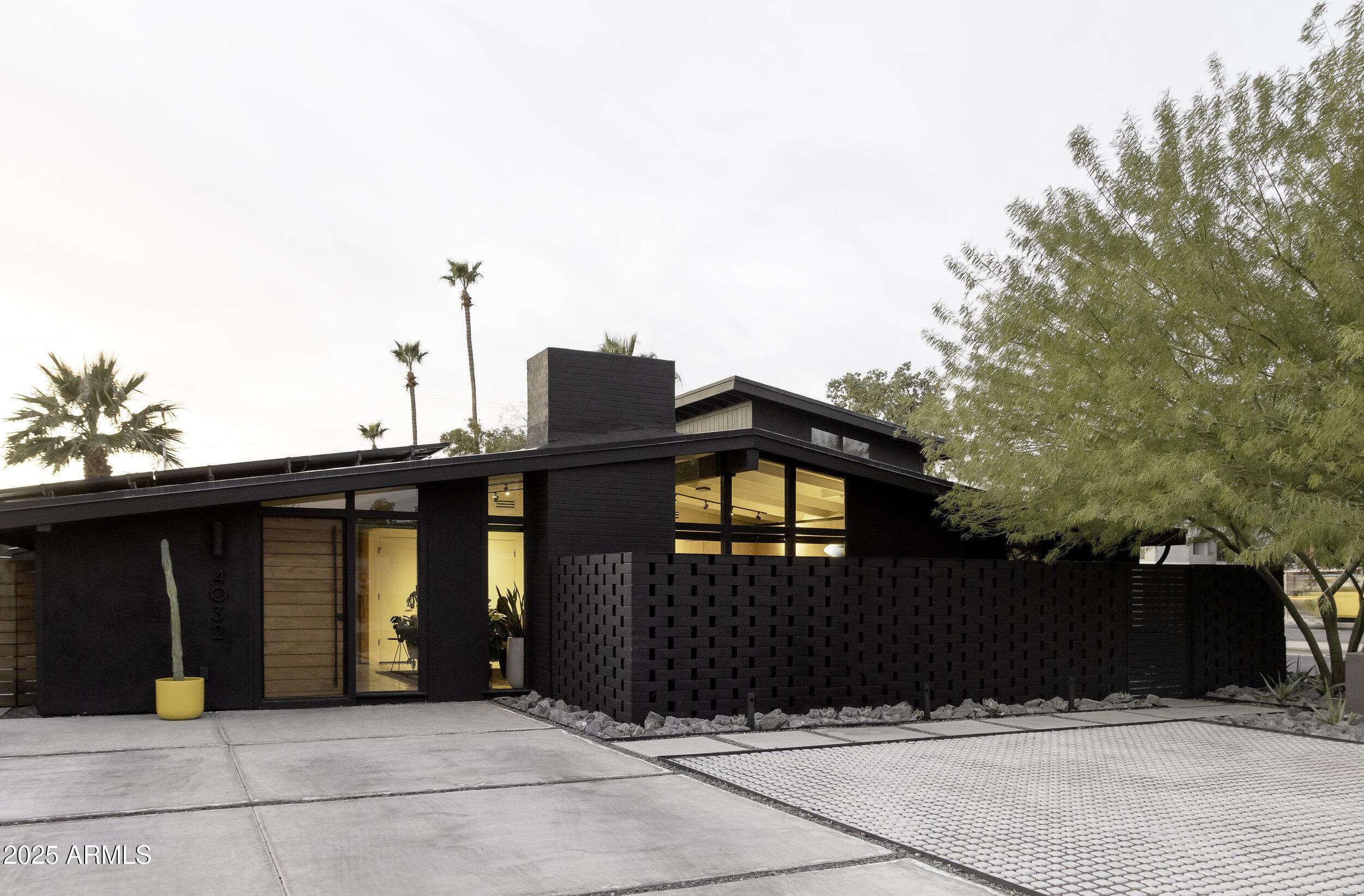 Photo one of 4032 N 45Th Pl Phoenix AZ 85018 | MLS 6871938