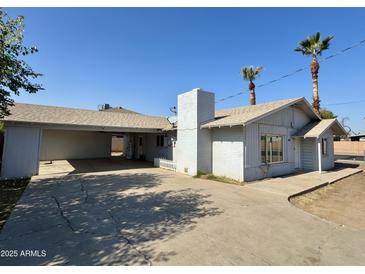 Ranch style home with carport and mature palm trees at 914 N 40Th Ave, Phoenix, AZ 85009