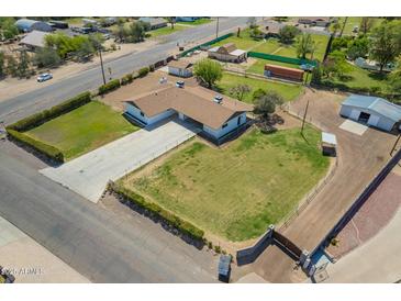 Sprawling property featuring a well-maintained yard, long driveway, and ample parking spaces at 15202 N 71St Dr, Peoria, AZ 85381