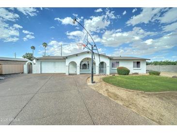 Charming single-story home showcasing a well-maintained front yard and driveway with a basketball hoop at 10016 N 39Th Dr, Phoenix, AZ 85051