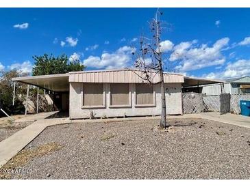 Cozy single-story home featuring front yard and covered parking at 7214 S 42Nd St, Phoenix, AZ 85042
