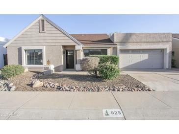 Charming single-story home with a tidy front yard and two-car garage at 925 E Wagoner Rd, Phoenix, AZ 85022