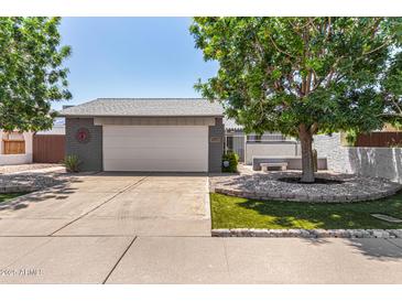 Charming single-Gathering home with a well-manicured front yard and a two-car garage at 9636 N 53Rd Ave, Glendale, AZ 85302