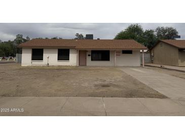 Charming single-story home with a spacious front yard and a quaint exterior at 11802 N 25Th Ave, Phoenix, AZ 85029