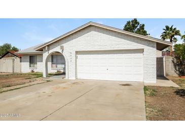Charming single-story home features a two-car garage and well-maintained front yard at 9622 N 35Th Ln, Phoenix, AZ 85051