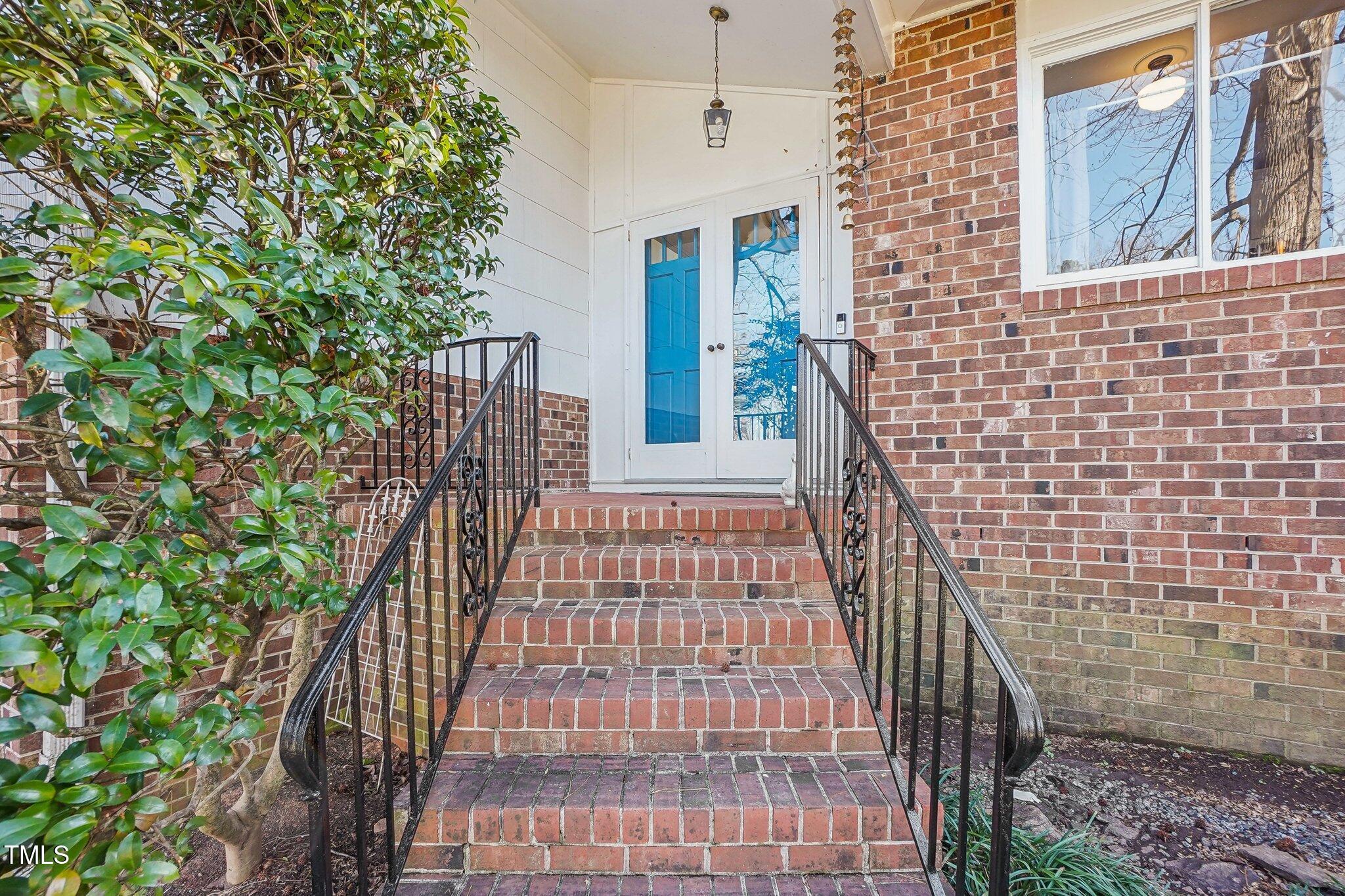 Photo one of 5410 Thayer Dr Raleigh NC 27612 | MLS 10075195