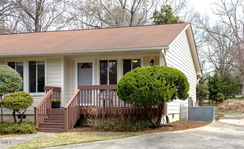 Photo one of 103 Westview Dr # D Carrboro NC 27510 | MLS 10082556