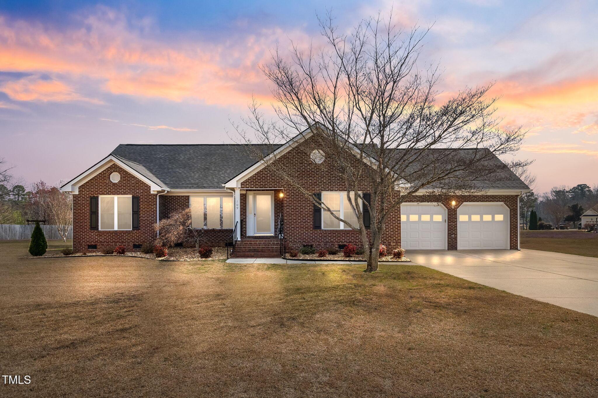 Photo one of 109 Rolling Oaks Ln Benson NC 27504 | MLS 10082526