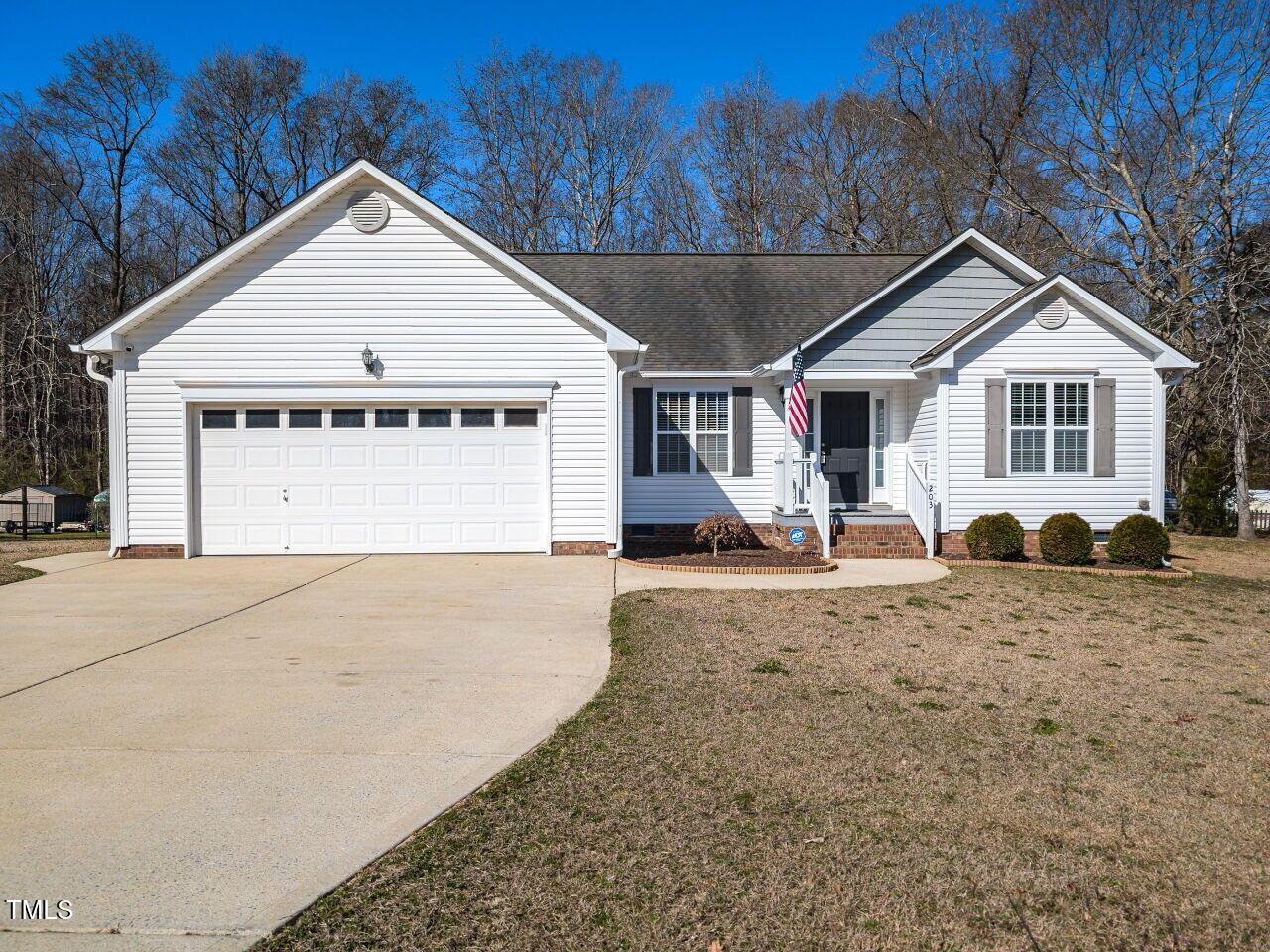 Photo one of 203 Patterdale Pl Benson NC 27504 | MLS 10083591