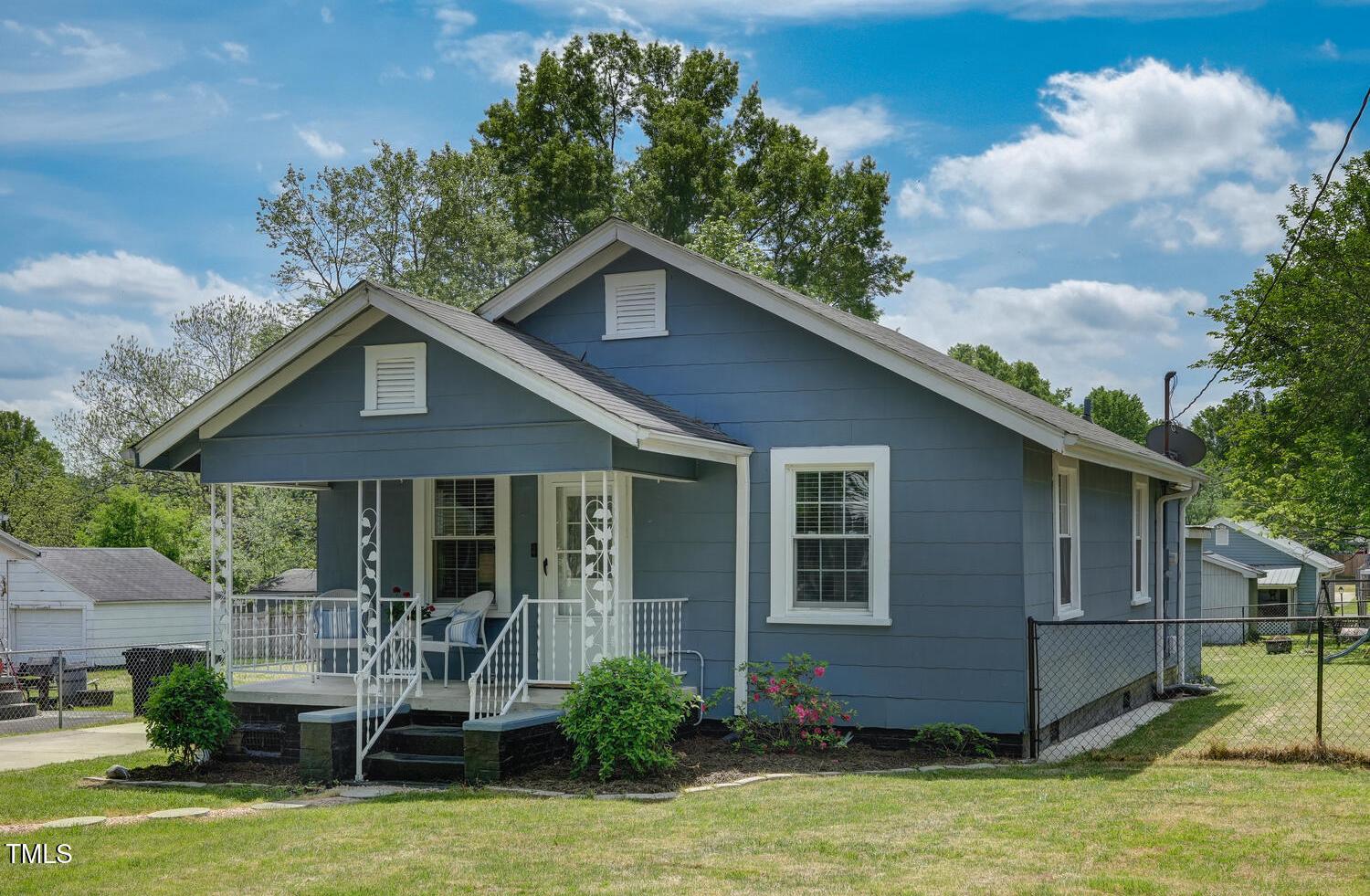 Photo one of 1542 Albright Ave Burlington NC 27215 | MLS 10090257