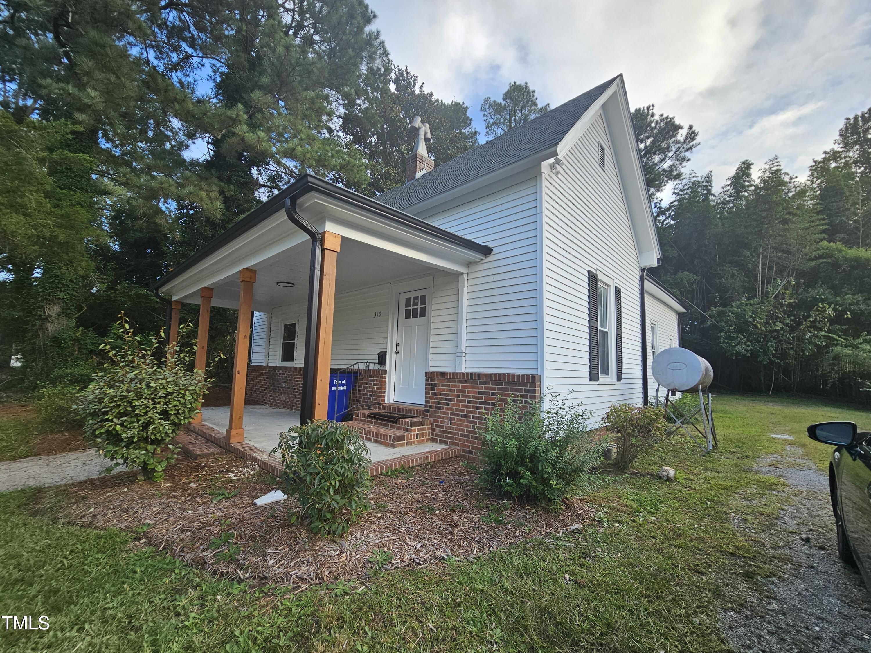 Photo one of 310 E Woodall St Smithfield NC 27577 | MLS 10094376