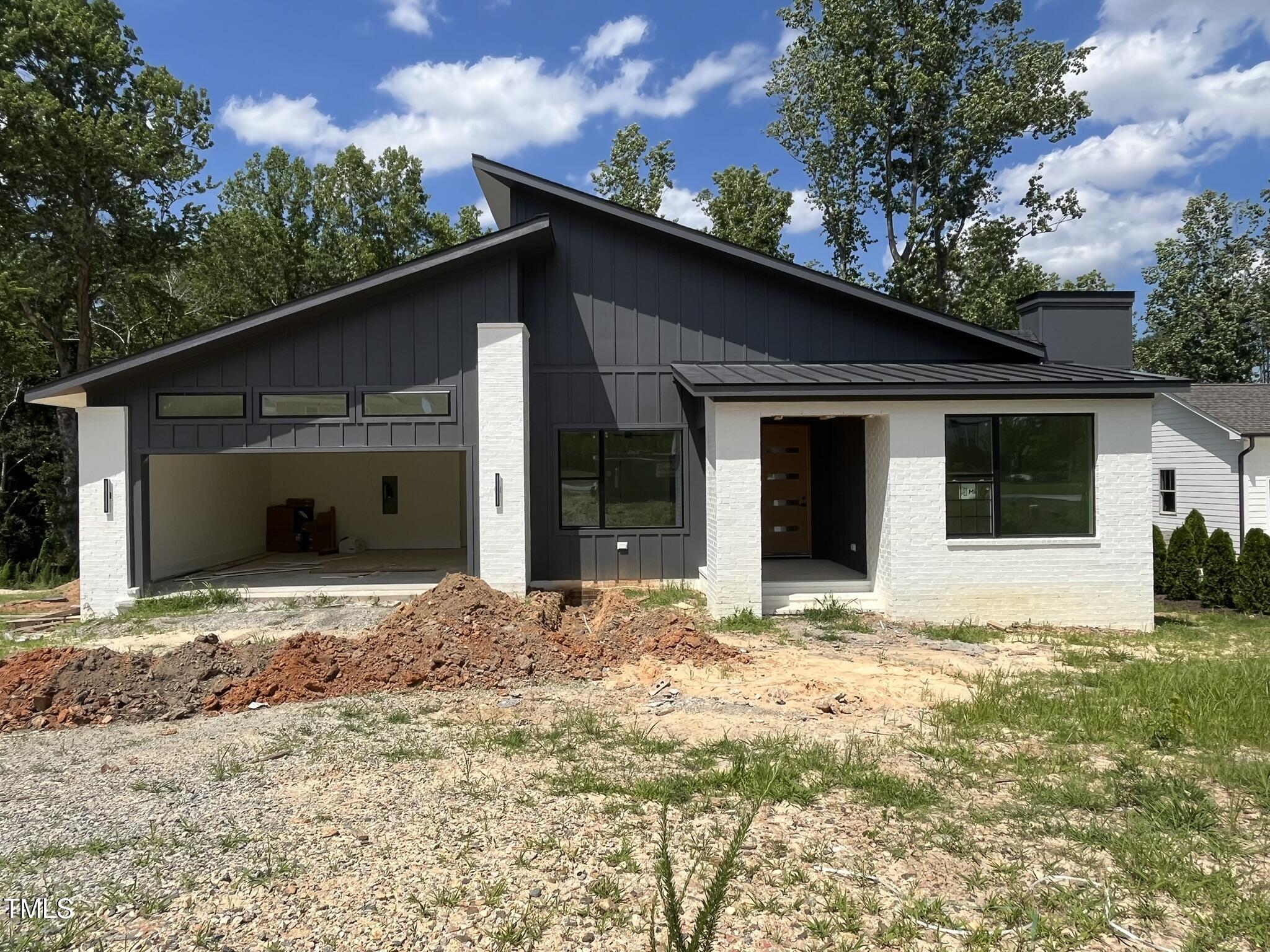 Photo one of 269 Deer Tail Ln # 44 Fuquay Varina NC 27526 | MLS 10094535