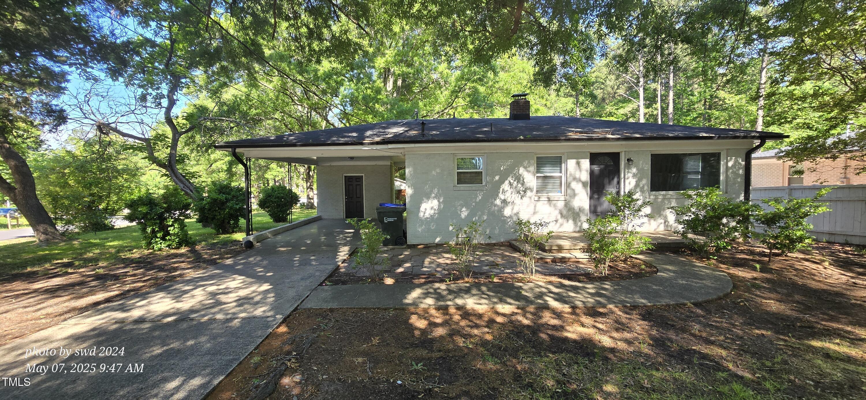 Photo one of 626 Hoover Rd Durham NC 27703 | MLS 10094668