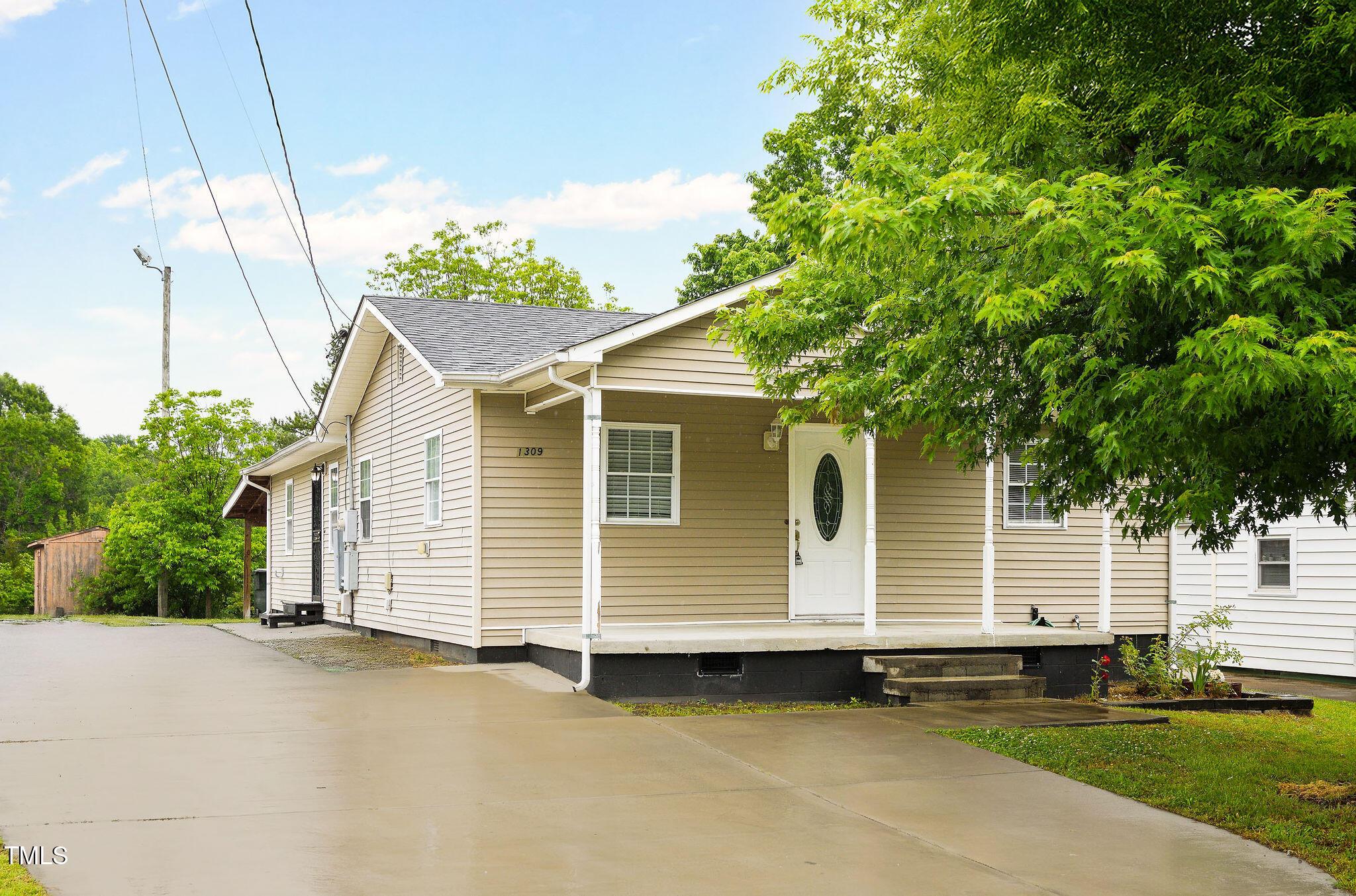Photo one of 1309 Jackson St Burlington NC 27217 | MLS 10096034