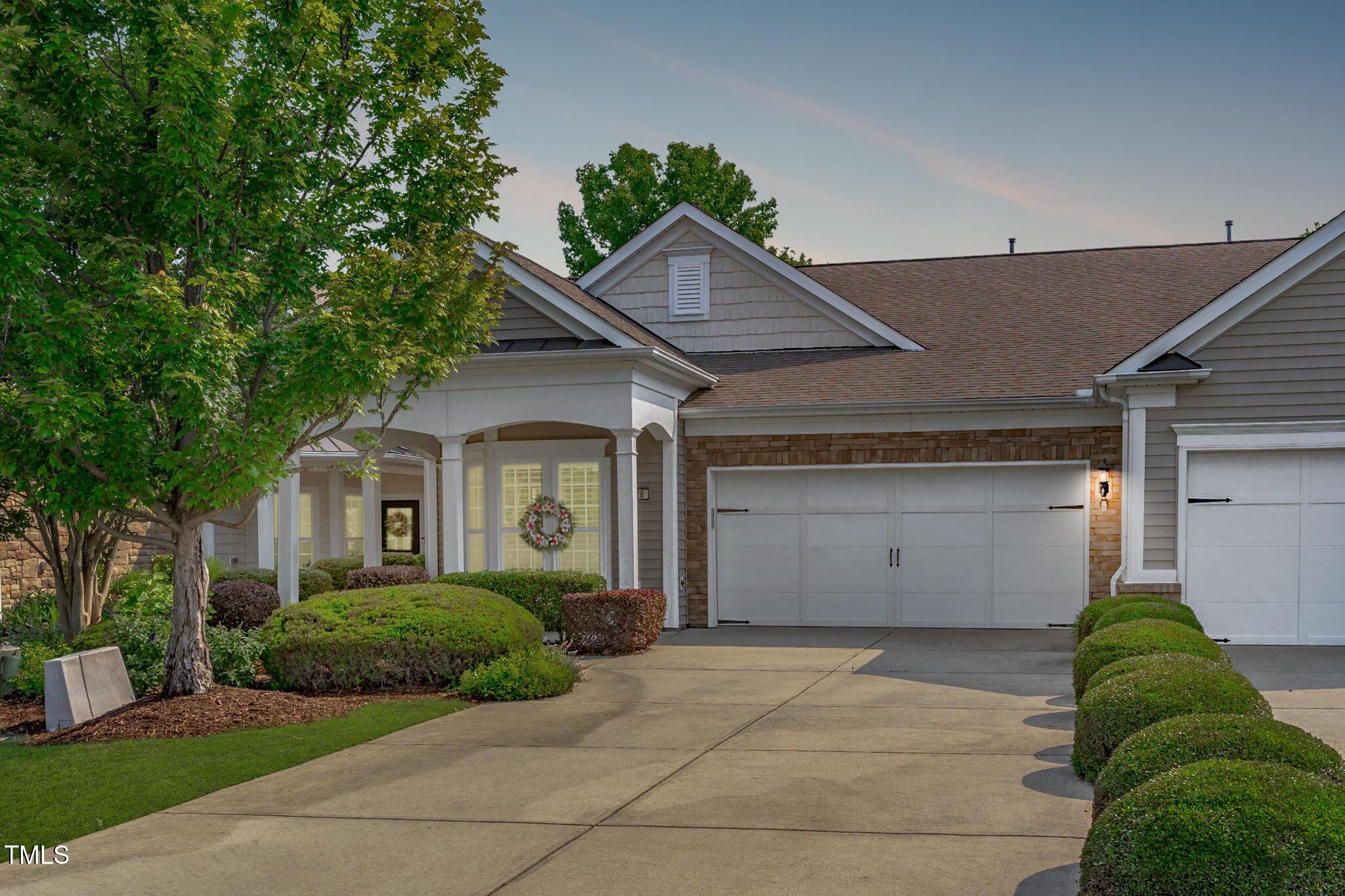 Photo one of 128 Arvind Oaks Cir Cary NC 27519 | MLS 10101458