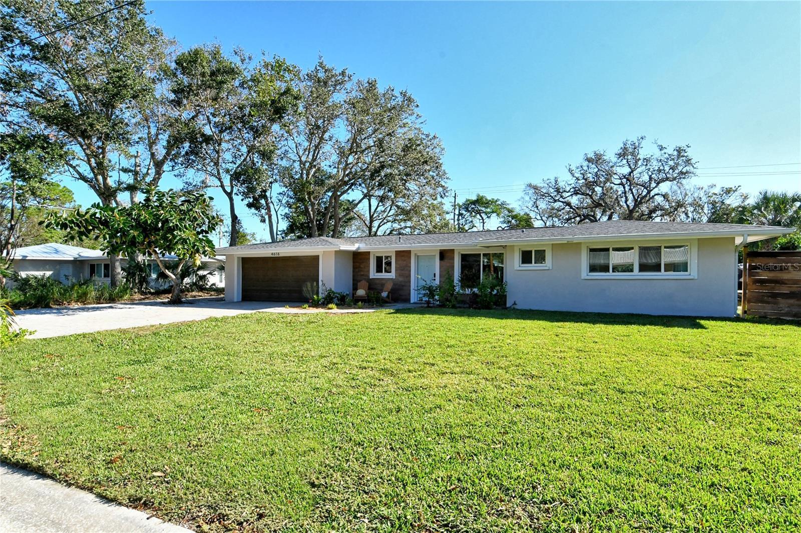 Photo one of 4616 Leeta Ln Sarasota FL 34234 | MLS A4625879