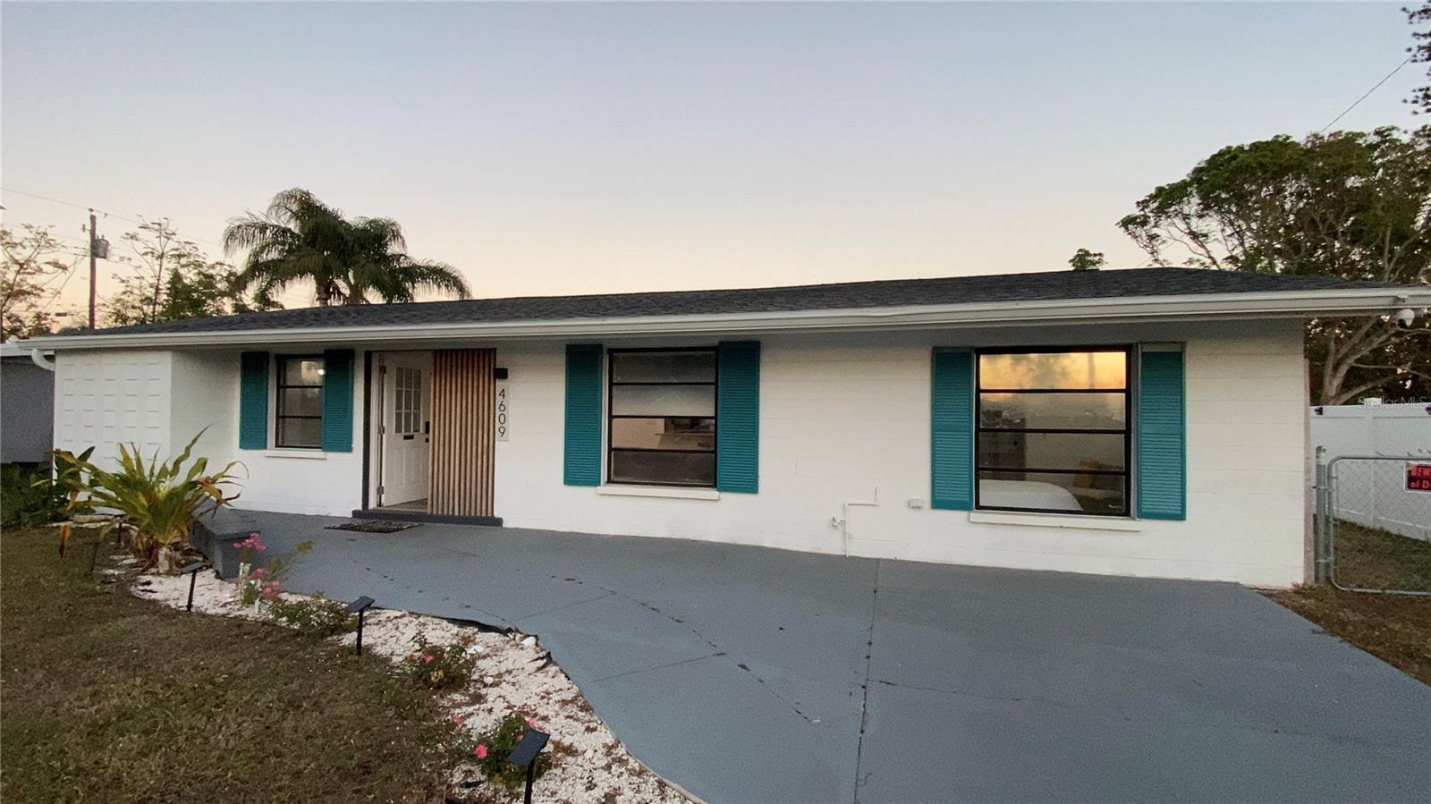 Photo one of 4609 19Th W St Bradenton FL 34207 | MLS A4635164