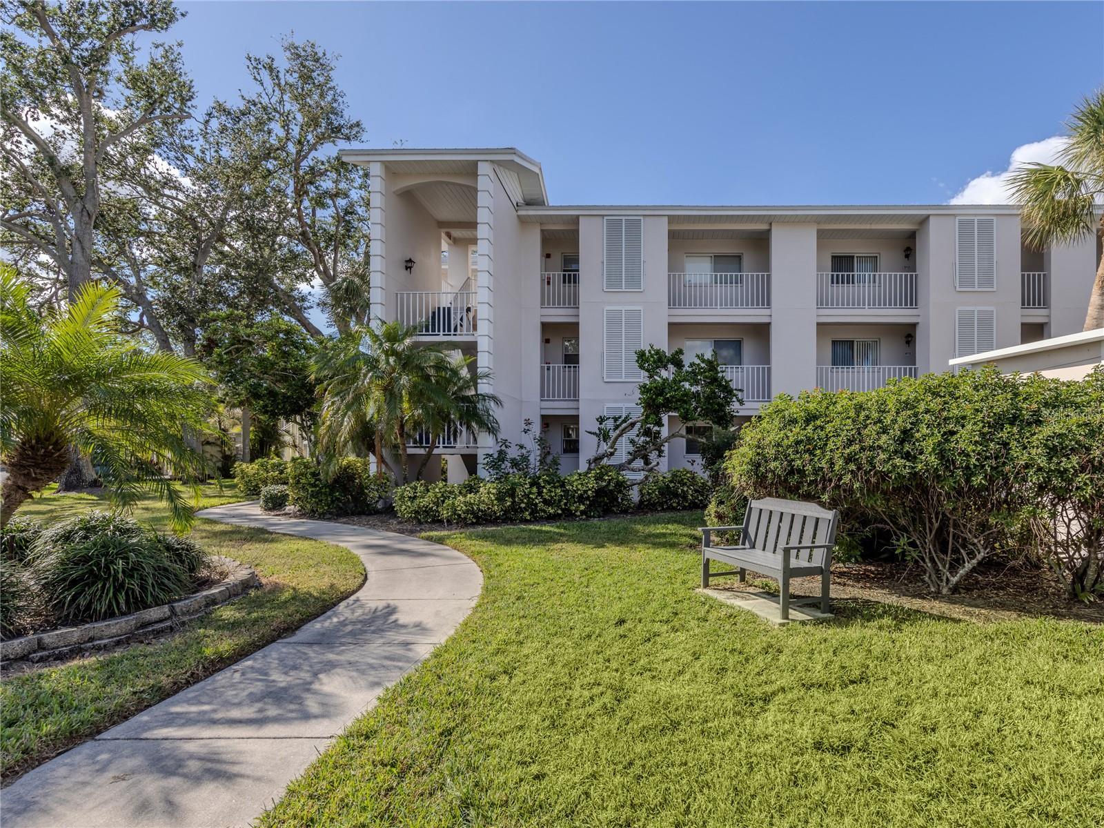 Photo one of 437 Cerromar Ln # 312 Venice FL 34293 | MLS C7502380