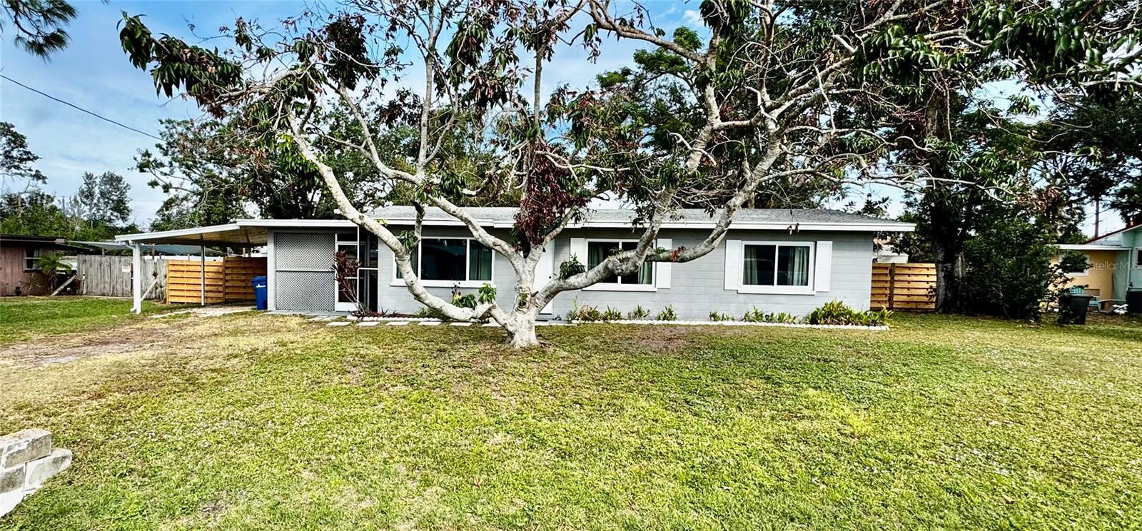 Photo one of 129 Gulf Ave Nokomis FL 34275 | MLS N6135575