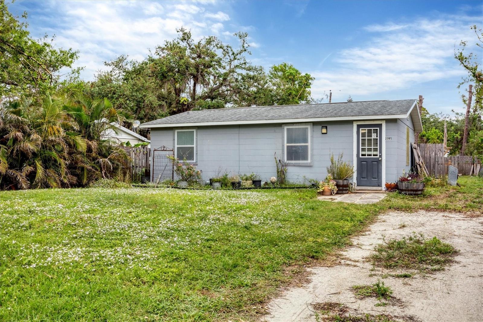 Photo one of 2191 Park Rd Venice FL 34293 | MLS N6135989