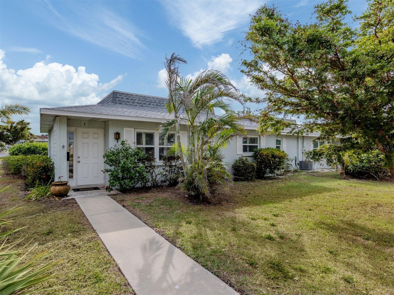 Photo one of 214 Field E Ave # 1 Venice FL 34285 | MLS N6136431