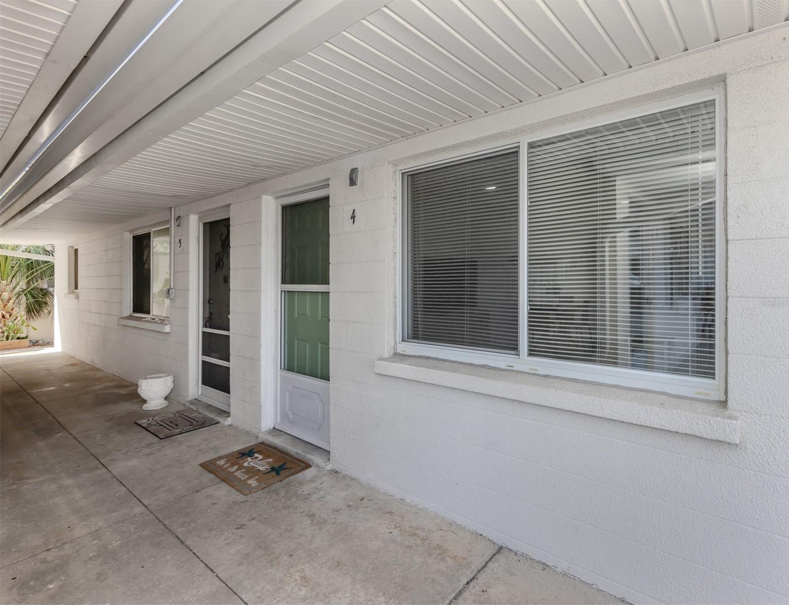 Photo one of 525 Manatee Ct # 4 Venice FL 34285 | MLS N6136842