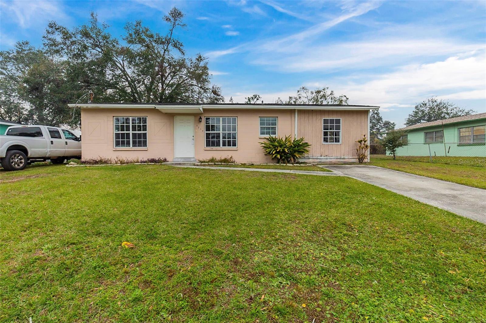 Photo one of 4212 Empire Pl Tampa FL 33610 | MLS O6271555