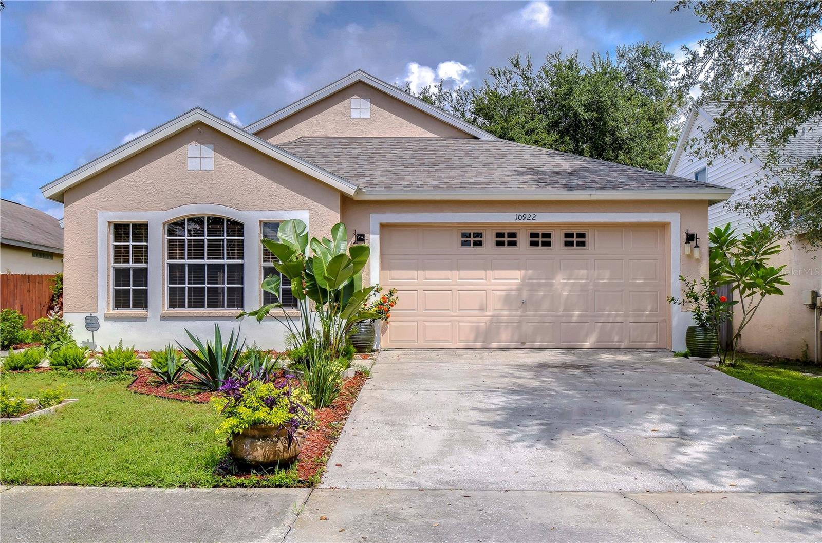 Photo one of 10922 Brucehaven Dr Riverview FL 33578 | MLS TB8302637