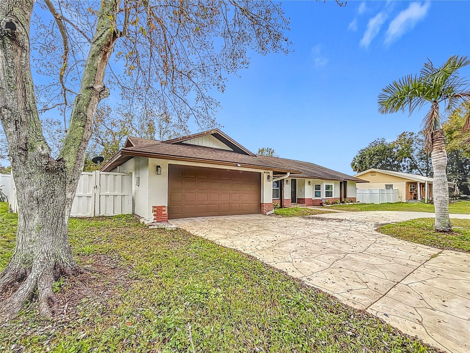 Photo one of 1557 Jeffords St Clearwater FL 33756 | MLS TB8324514