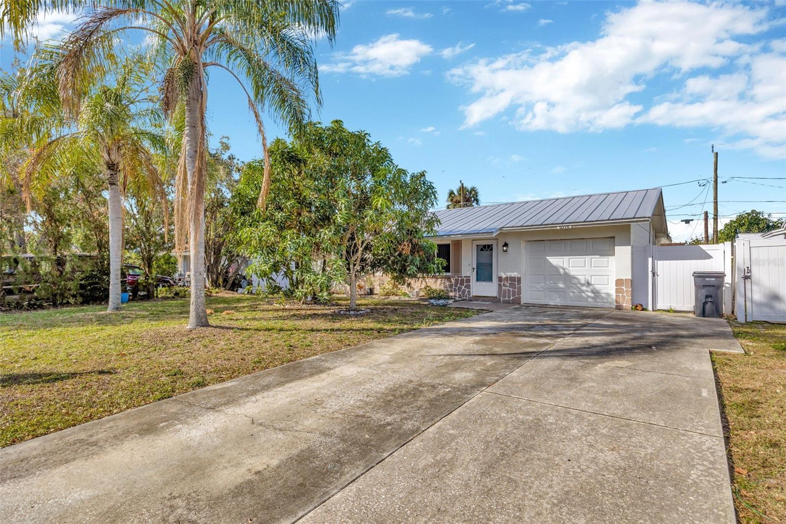 Photo one of 6598 26Th N St St Petersburg FL 33702 | MLS TB8324895