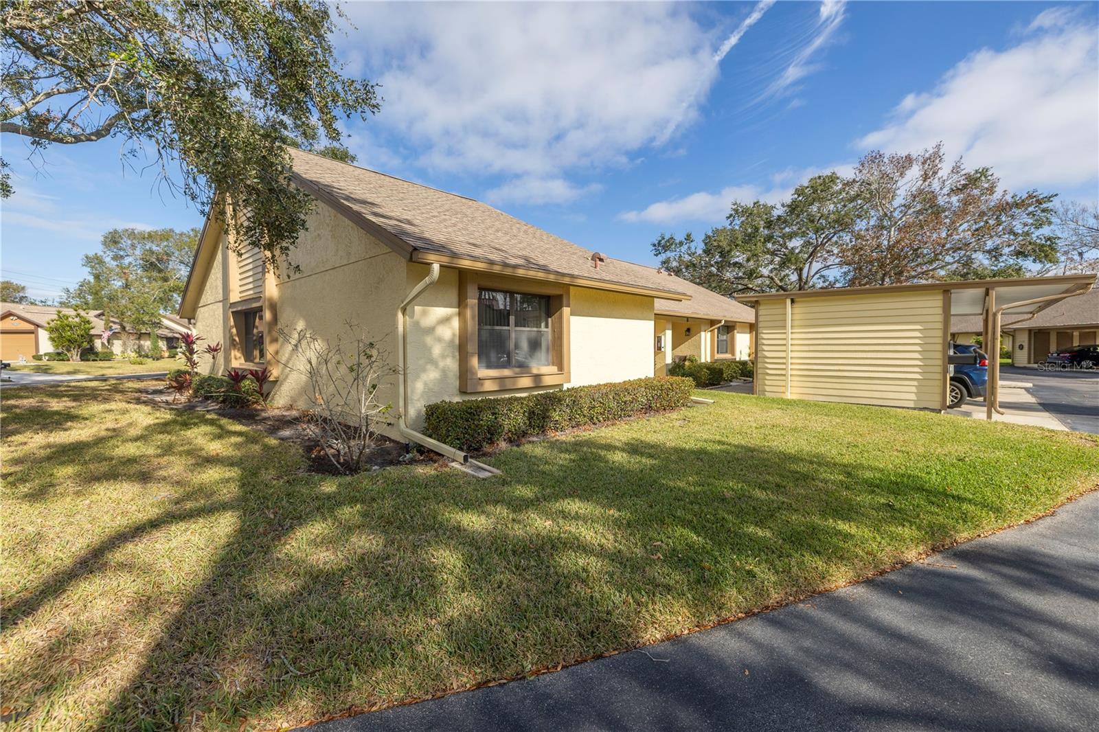 Photo one of 2530 Oakleaf Ln # 31A Clearwater FL 33763 | MLS TB8335351